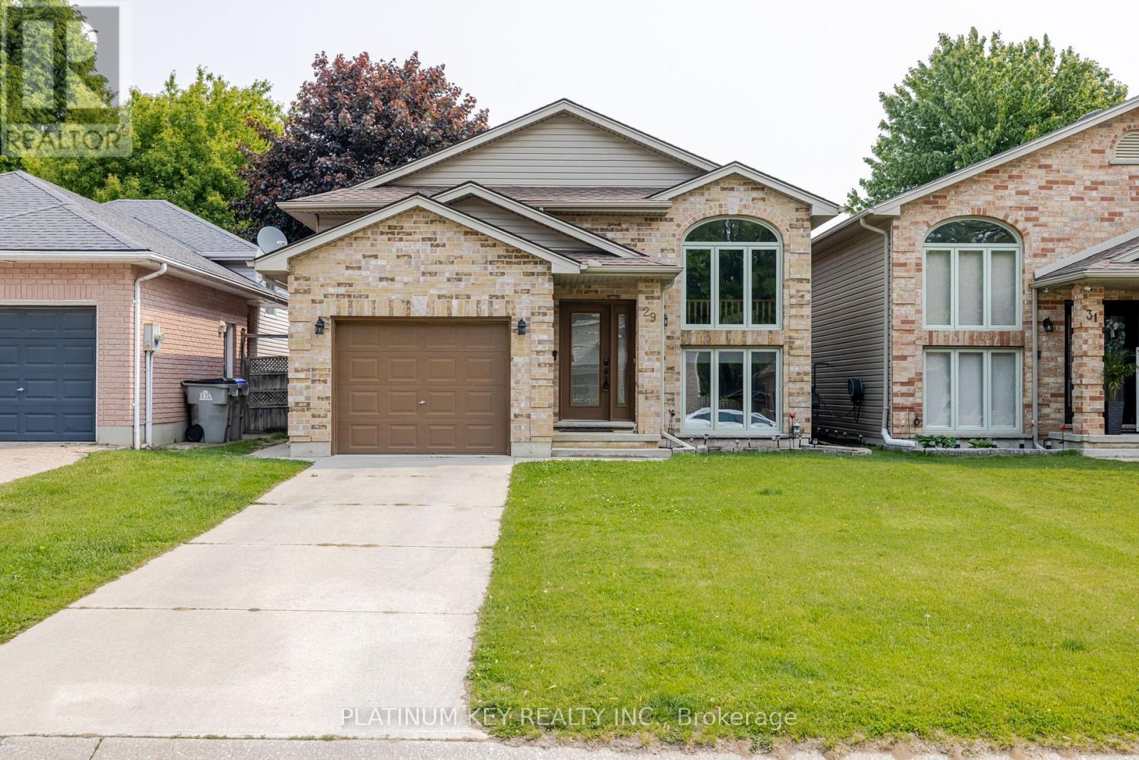 29 DELL DRIVE, Strathroy-Caradoc, Ontario