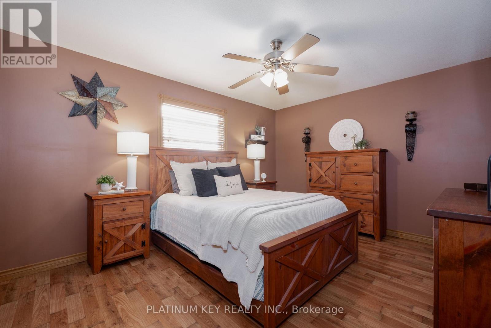 29 Dell Drive, Strathroy-Caradoc, Ontario  N7G 1C6 - Photo 9 - X12196642