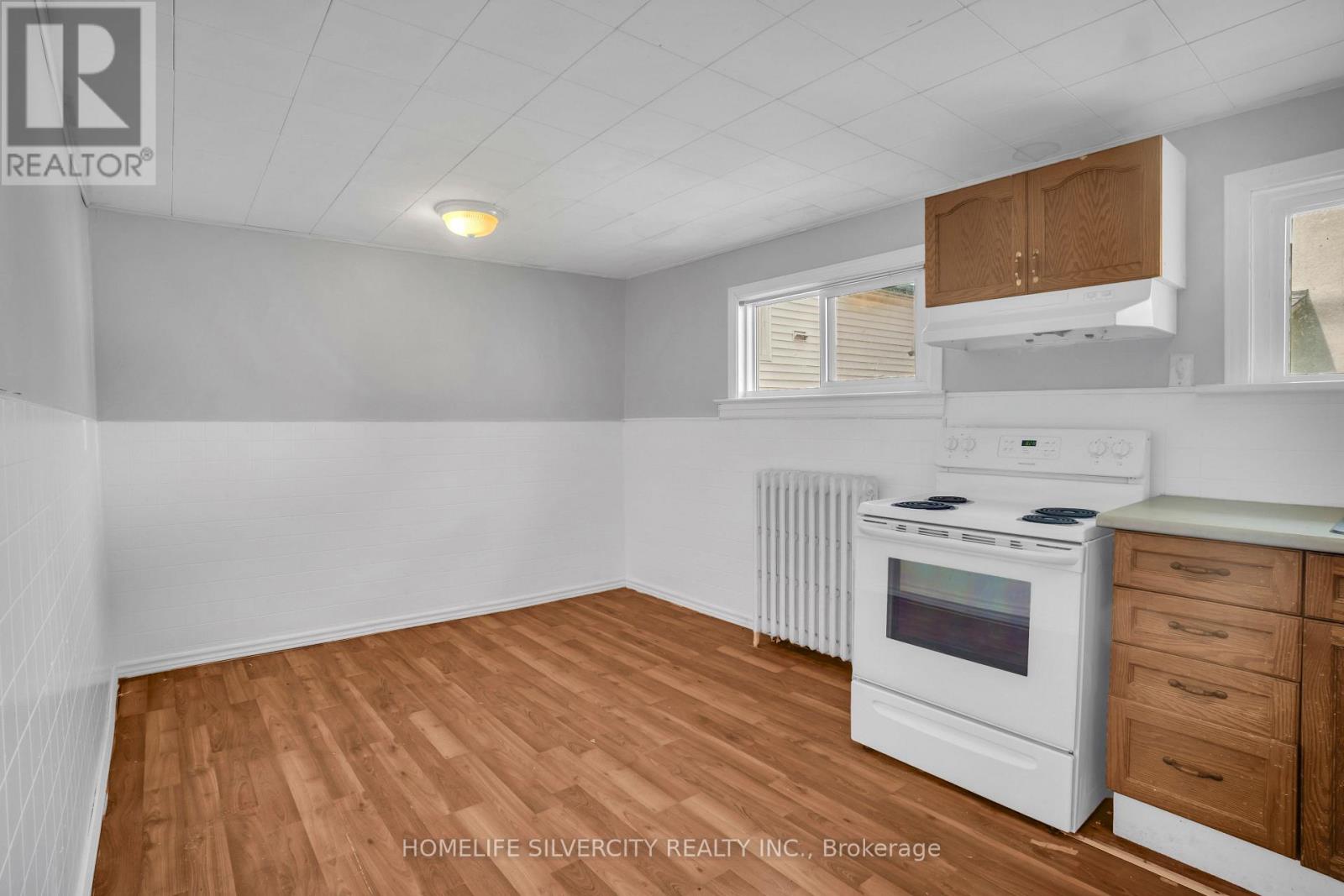 5 Pine Street S, Thorold (Thorold Downtown), Ontario  L2V 3L1 - Photo 8 - X12166966
