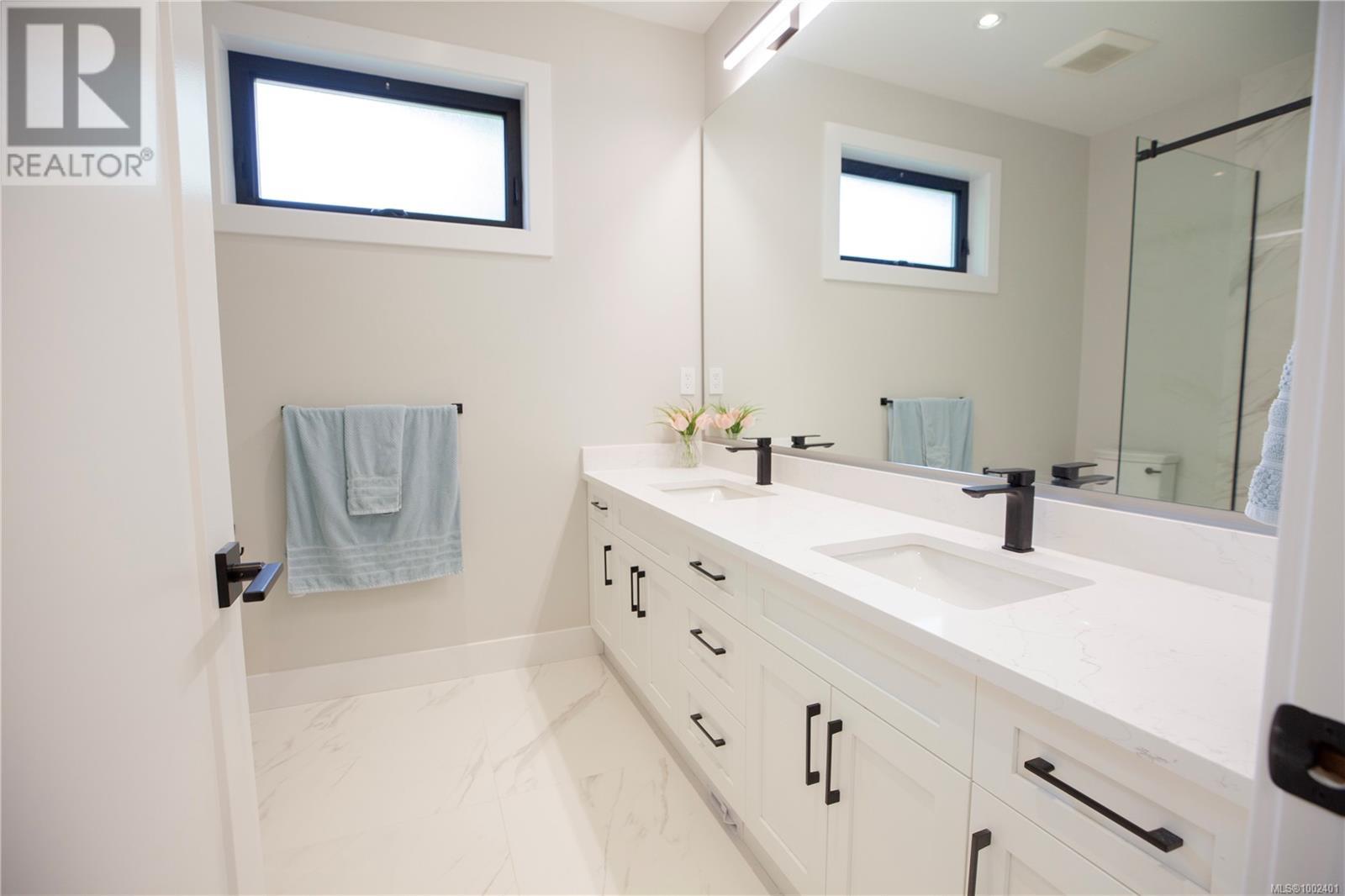850 Snowdrop Ave, Saanich, British Columbia  V8Z 2N4 - Photo 39 - 1002401