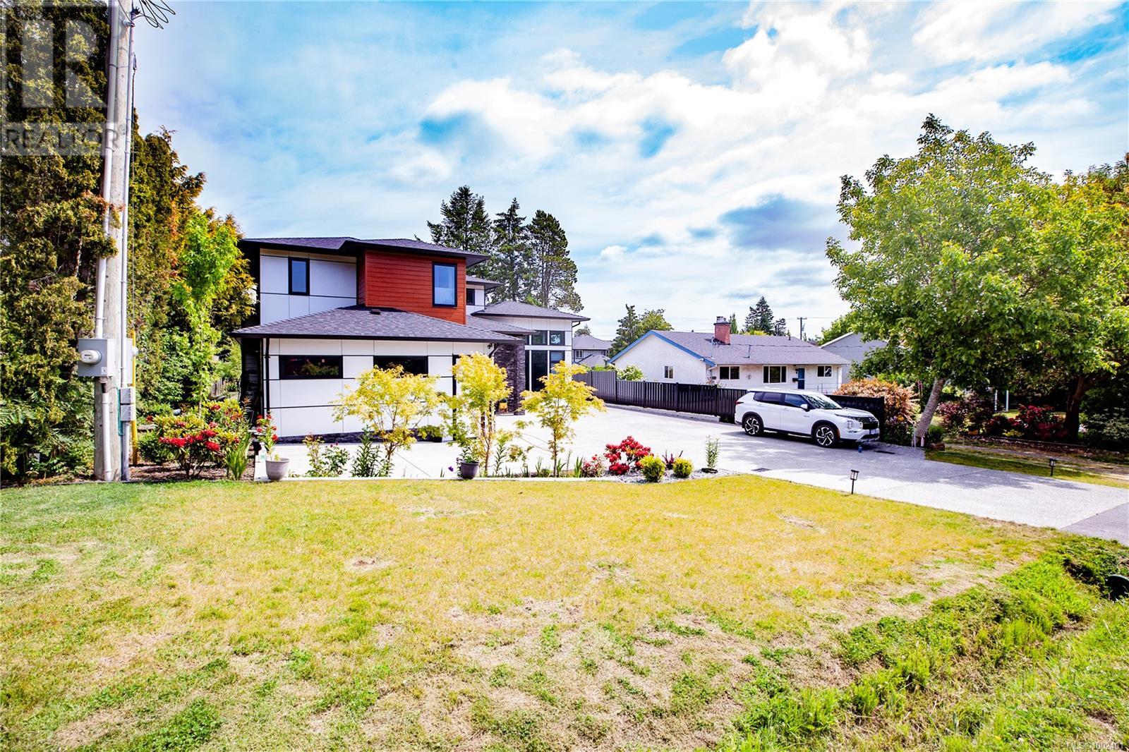 850 Snowdrop Ave, Saanich, British Columbia  V8Z 2N4 - Photo 48 - 1002401