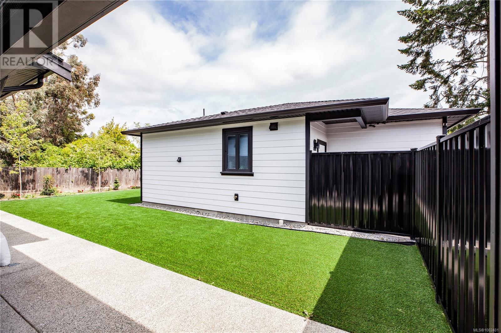 850 Snowdrop Ave, Saanich, British Columbia  V8Z 2N4 - Photo 54 - 1002401