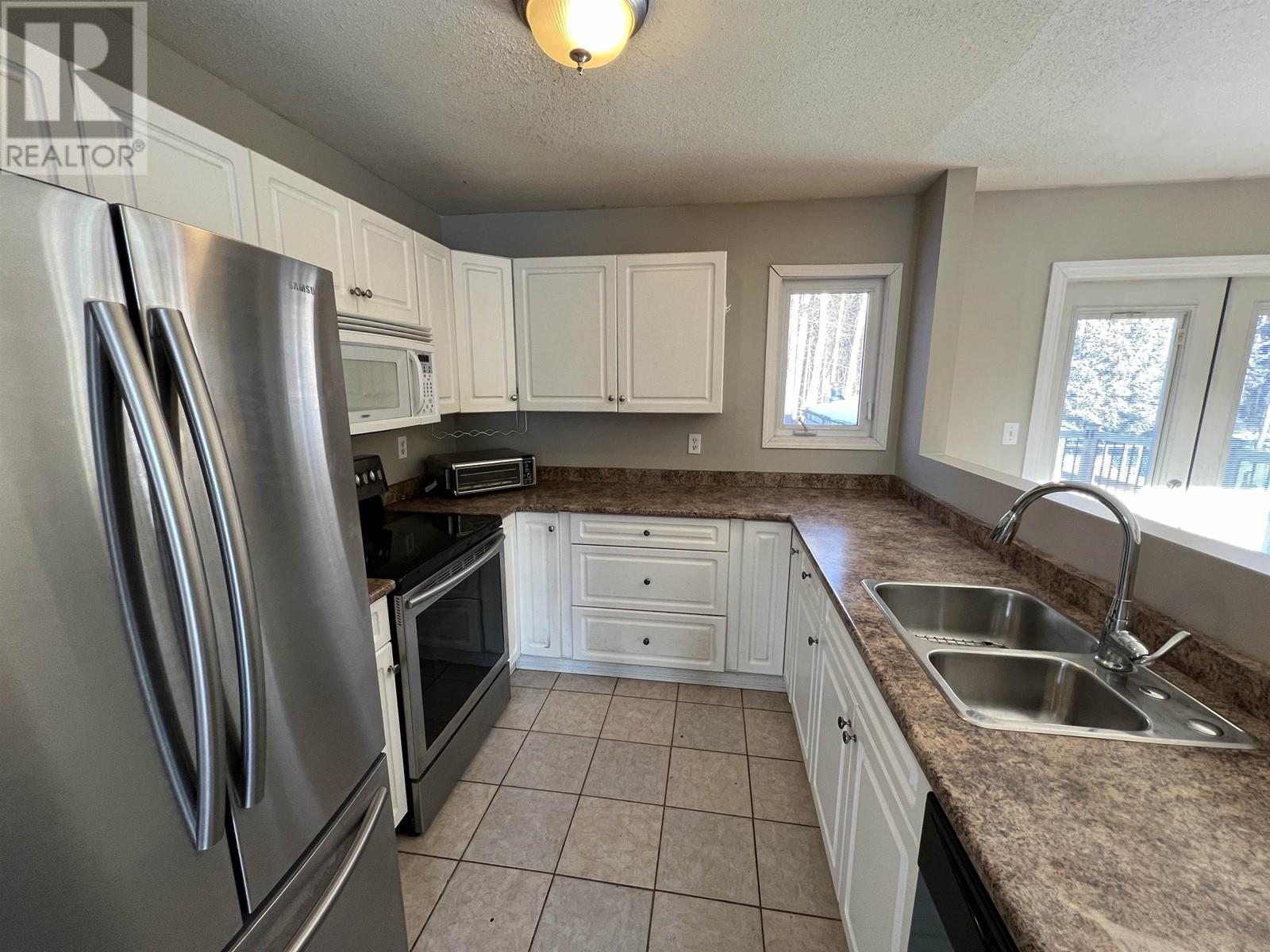 5320 Tamarack Crescent, Fort Nelson, British Columbia  V0C 1R0 - Photo 6 - R3011261