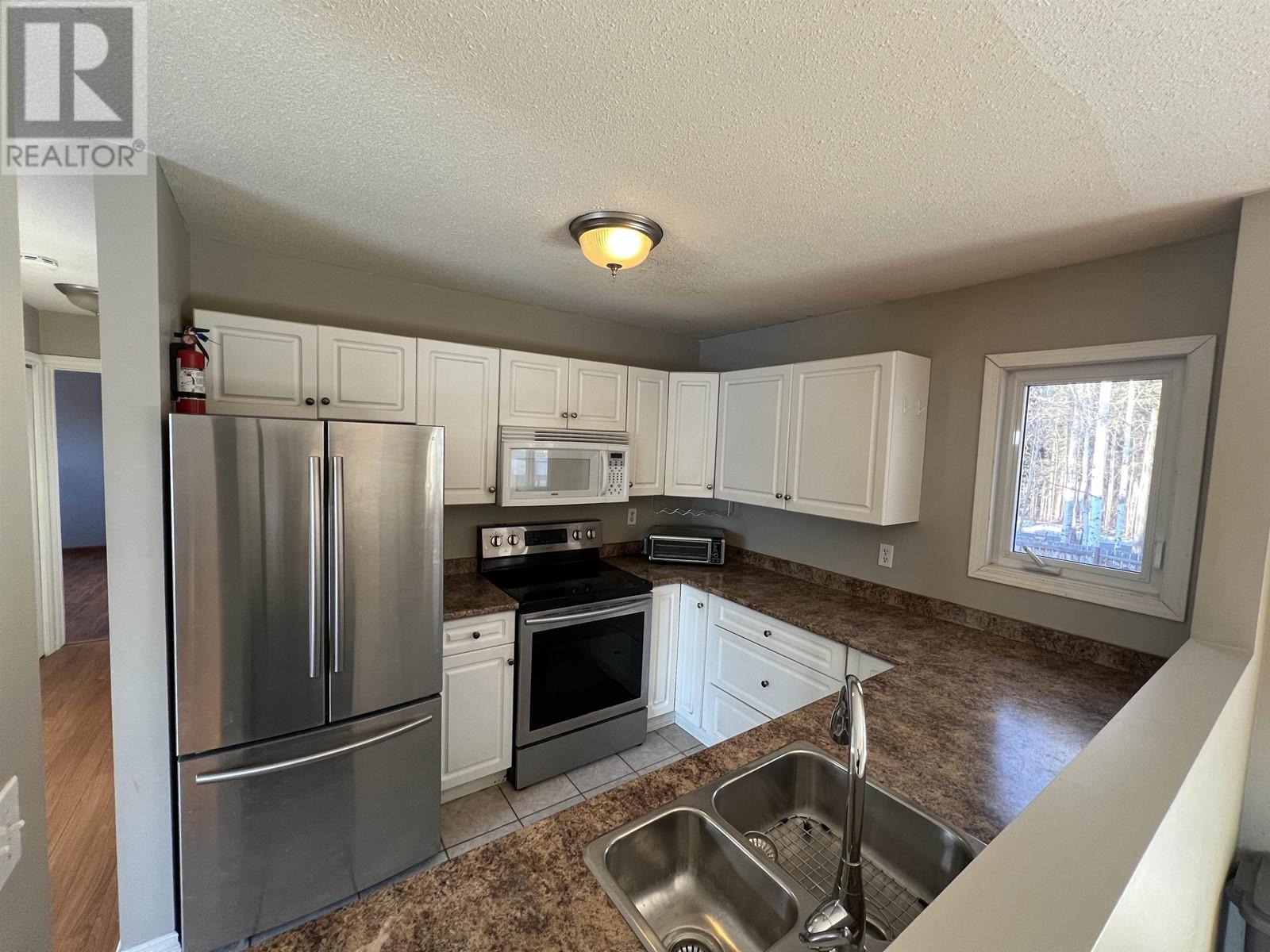 5320 Tamarack Crescent, Fort Nelson, British Columbia  V0C 1R0 - Photo 4 - R3011261