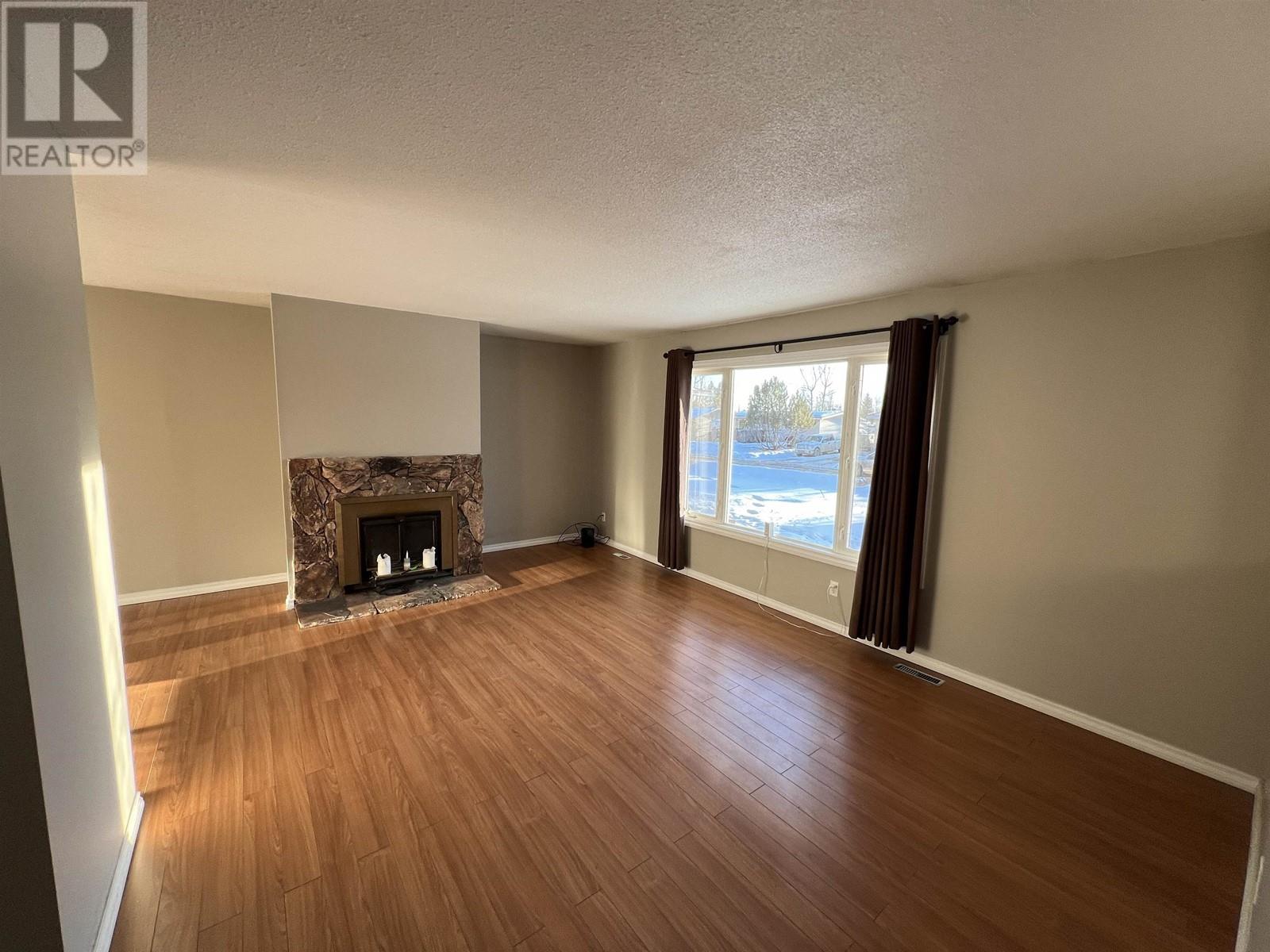 5320 Tamarack Crescent, Fort Nelson, British Columbia  V0C 1R0 - Photo 3 - R3011261