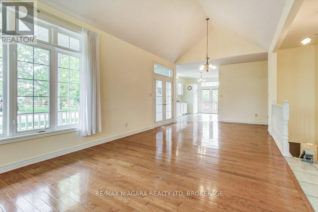 2472 Diane Street, Fort Erie (Stevensville), Ontario  L0S 1S0 - Photo 7 - X12196638