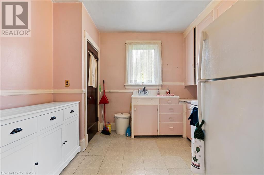 20 St Andrews Avenue, Grimsby, Ontario  L3M 3R8 - Photo 12 - 40737134