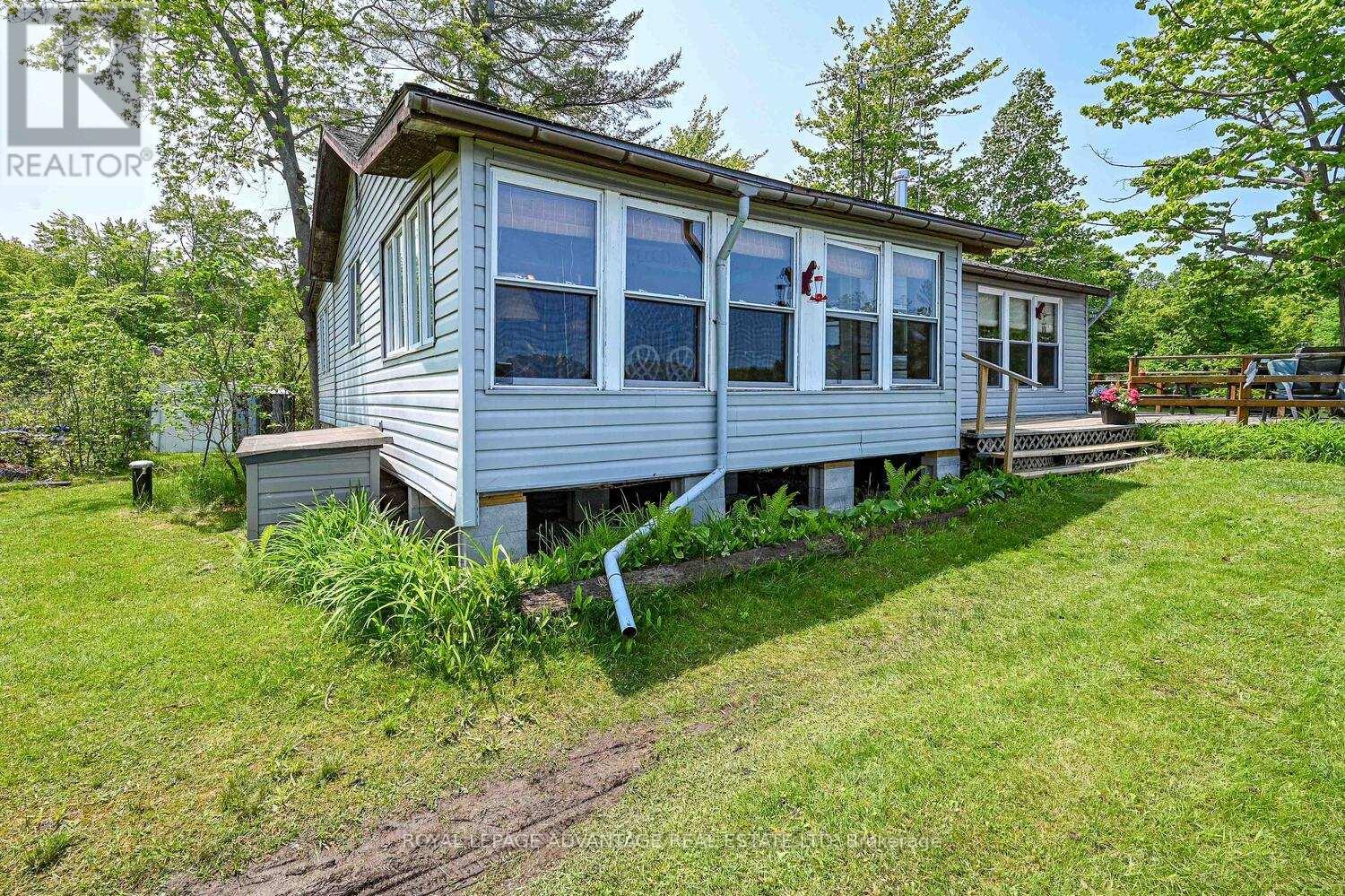 832 Klon Lane, Leeds And The Thousand Islands, Ontario  K0H 2N0 - Photo 2 - X12196649