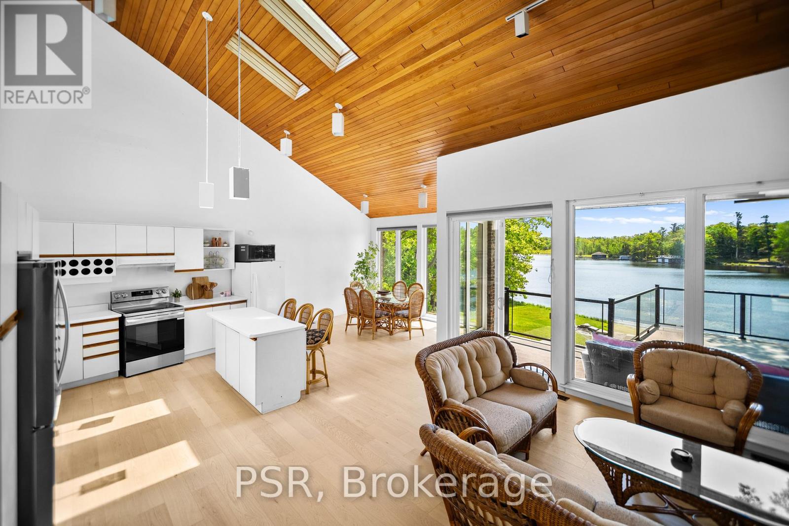 1030 South Sunset Bay Road, Gravenhurst, Ontario  P1P 1R2 - Photo 11 - X12196722