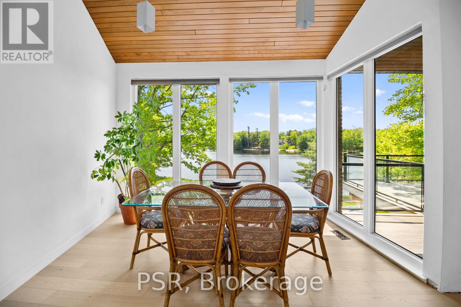 1030 South Sunset Bay Road, Gravenhurst, Ontario  P1P 1R2 - Photo 14 - X12196722