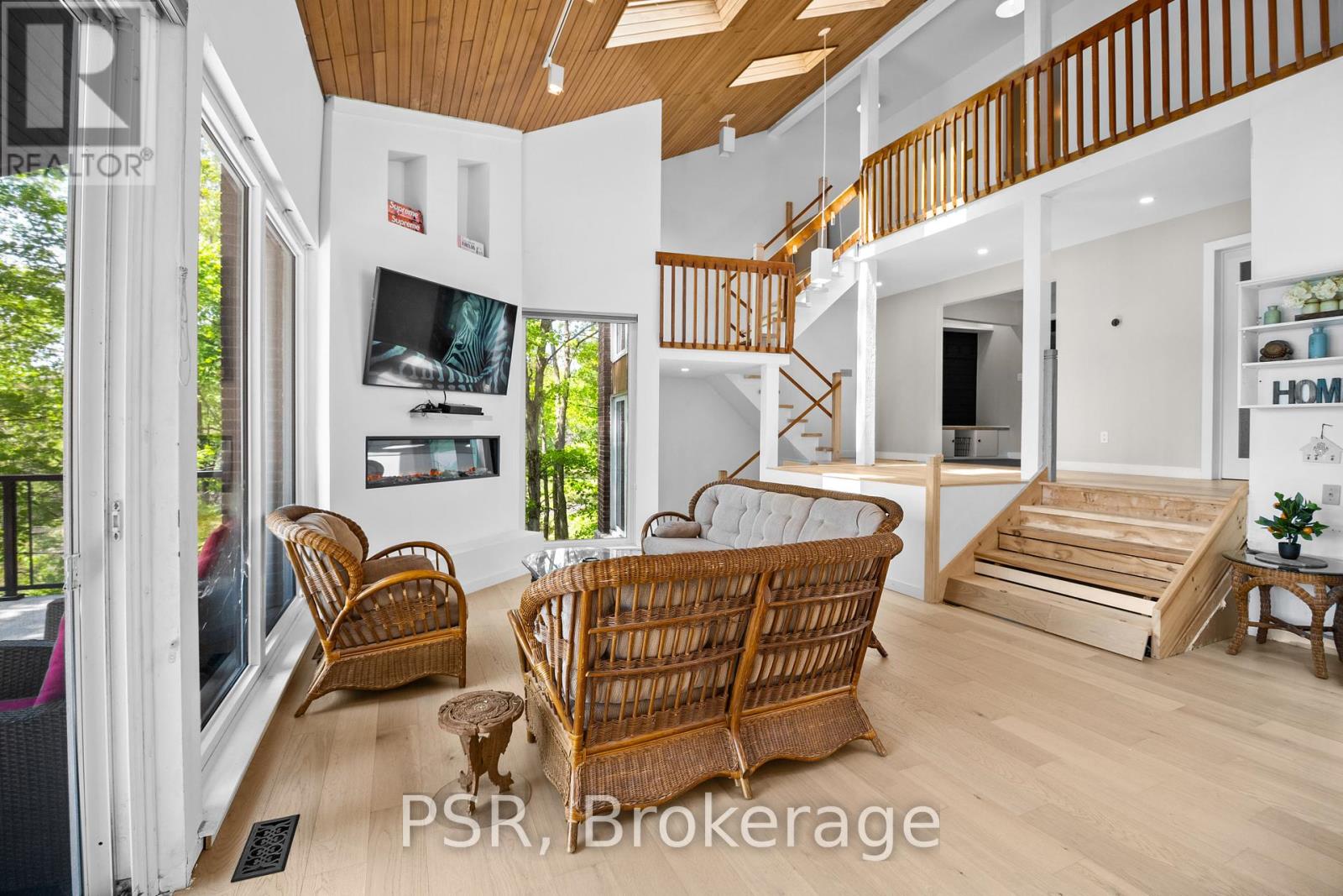 1030 South Sunset Bay Road, Gravenhurst, Ontario  P1P 1R2 - Photo 16 - X12196722