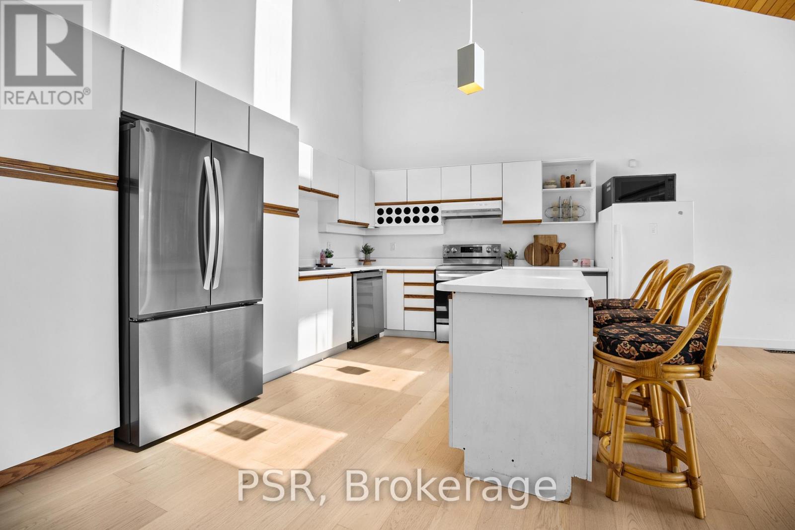 1030 South Sunset Bay Road, Gravenhurst, Ontario  P1P 1R2 - Photo 17 - X12196722