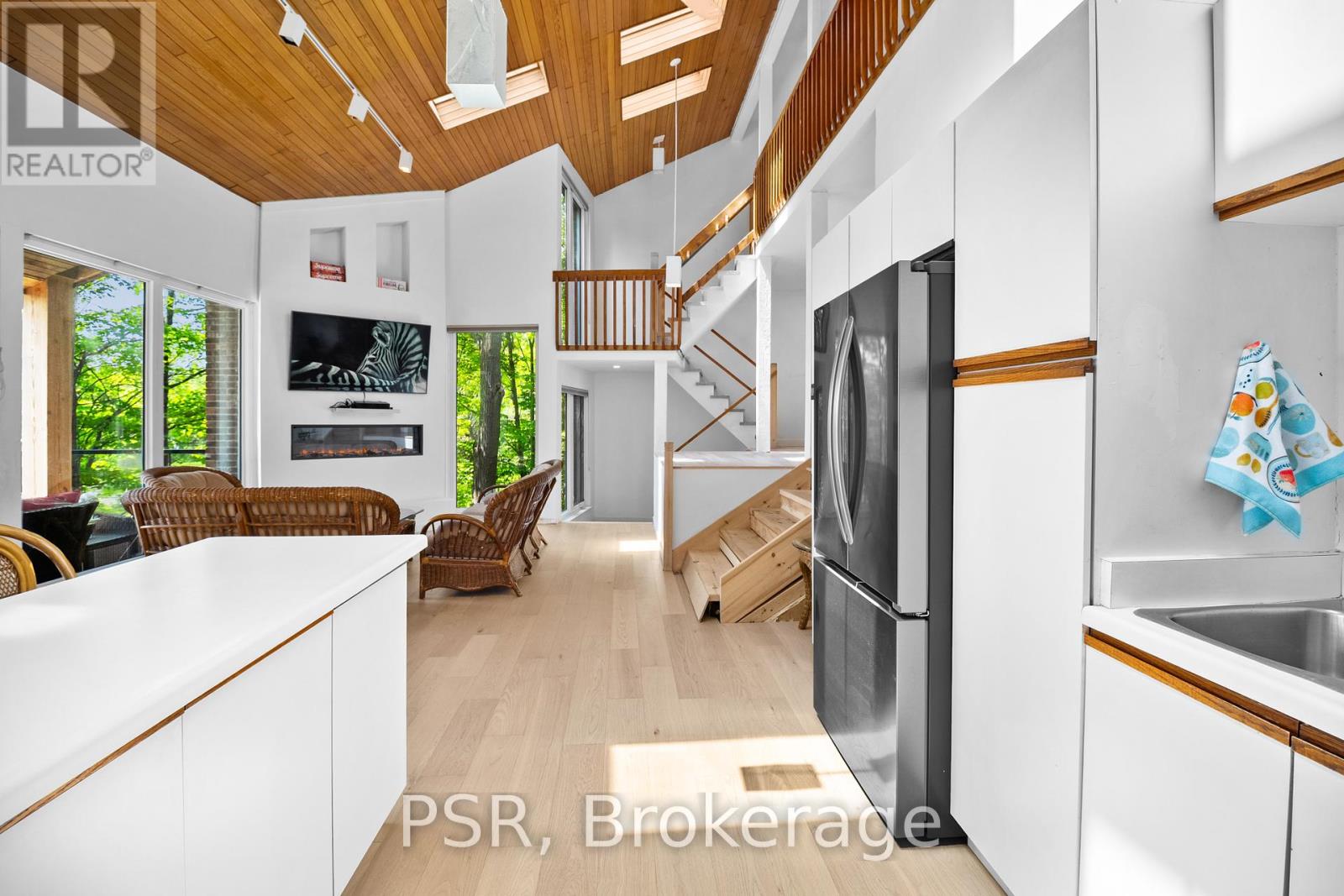 1030 South Sunset Bay Road, Gravenhurst, Ontario  P1P 1R2 - Photo 20 - X12196722