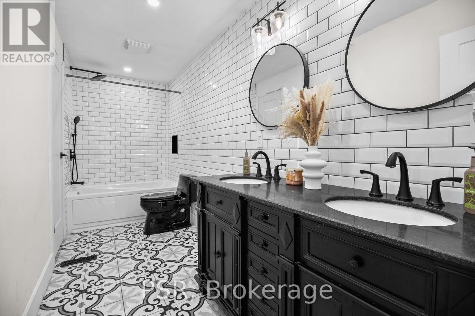 1030 South Sunset Bay Road, Gravenhurst, Ontario  P1P 1R2 - Photo 22 - X12196722