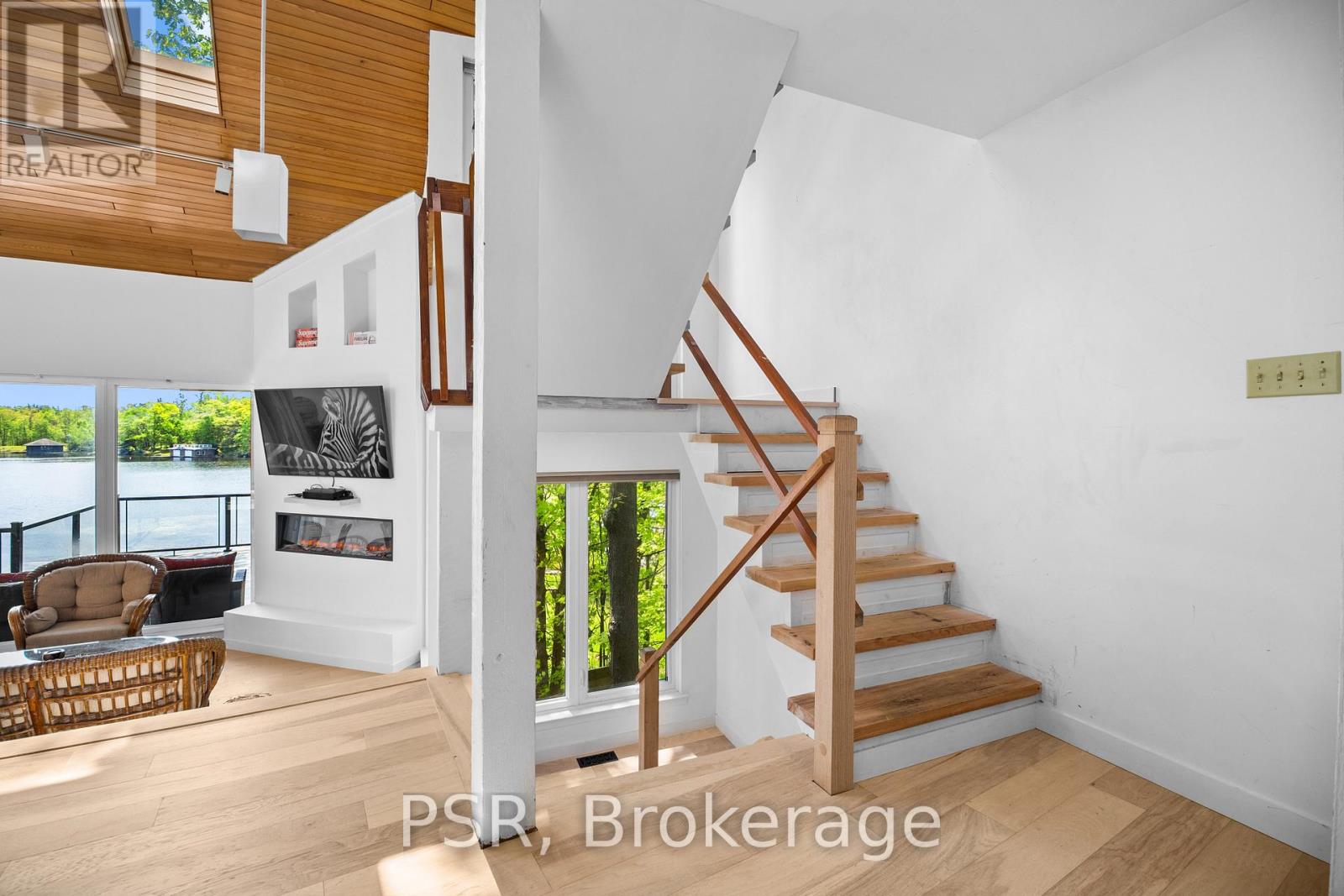 1030 South Sunset Bay Road, Gravenhurst, Ontario  P1P 1R2 - Photo 23 - X12196722