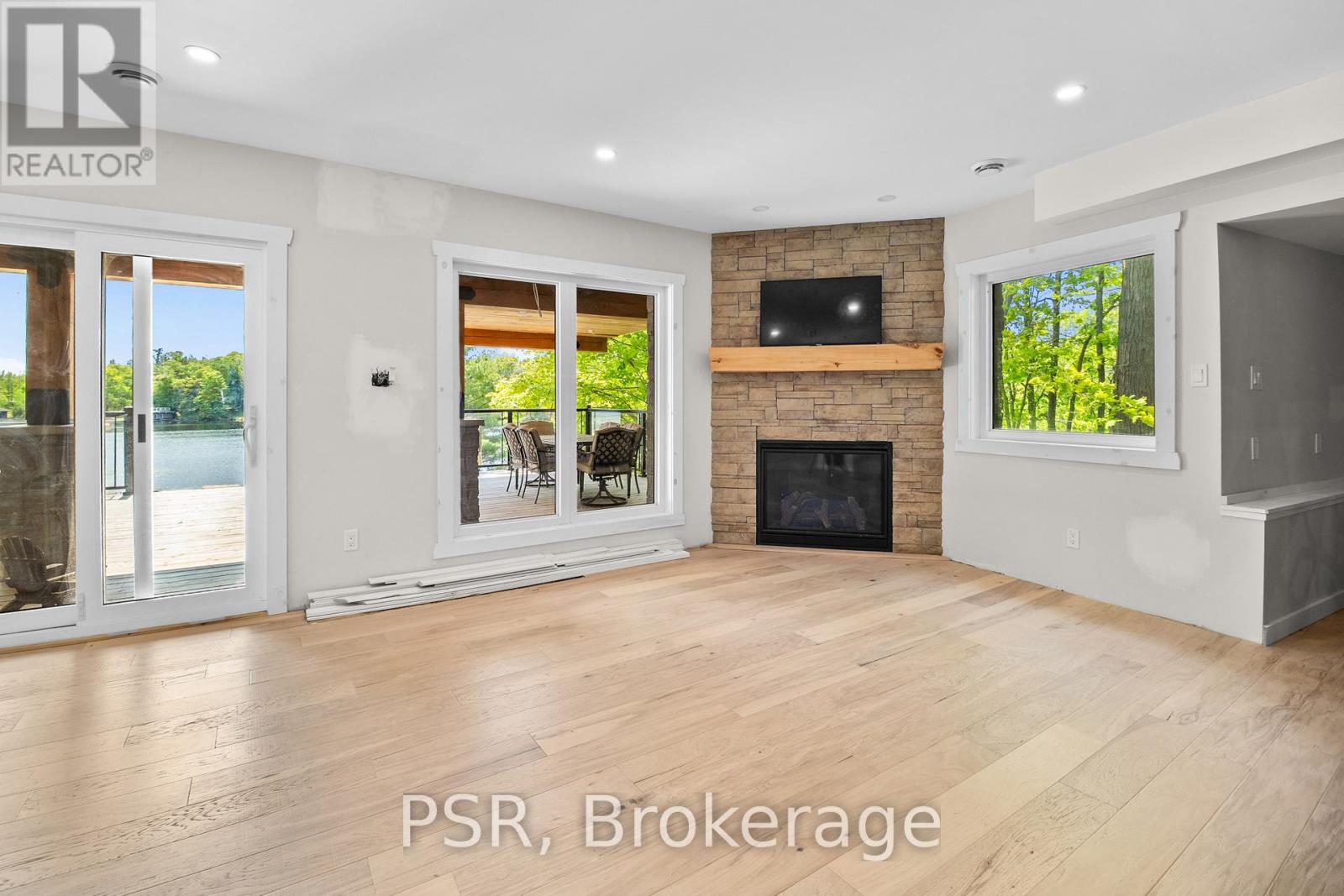 1030 South Sunset Bay Road, Gravenhurst, Ontario  P1P 1R2 - Photo 29 - X12196722