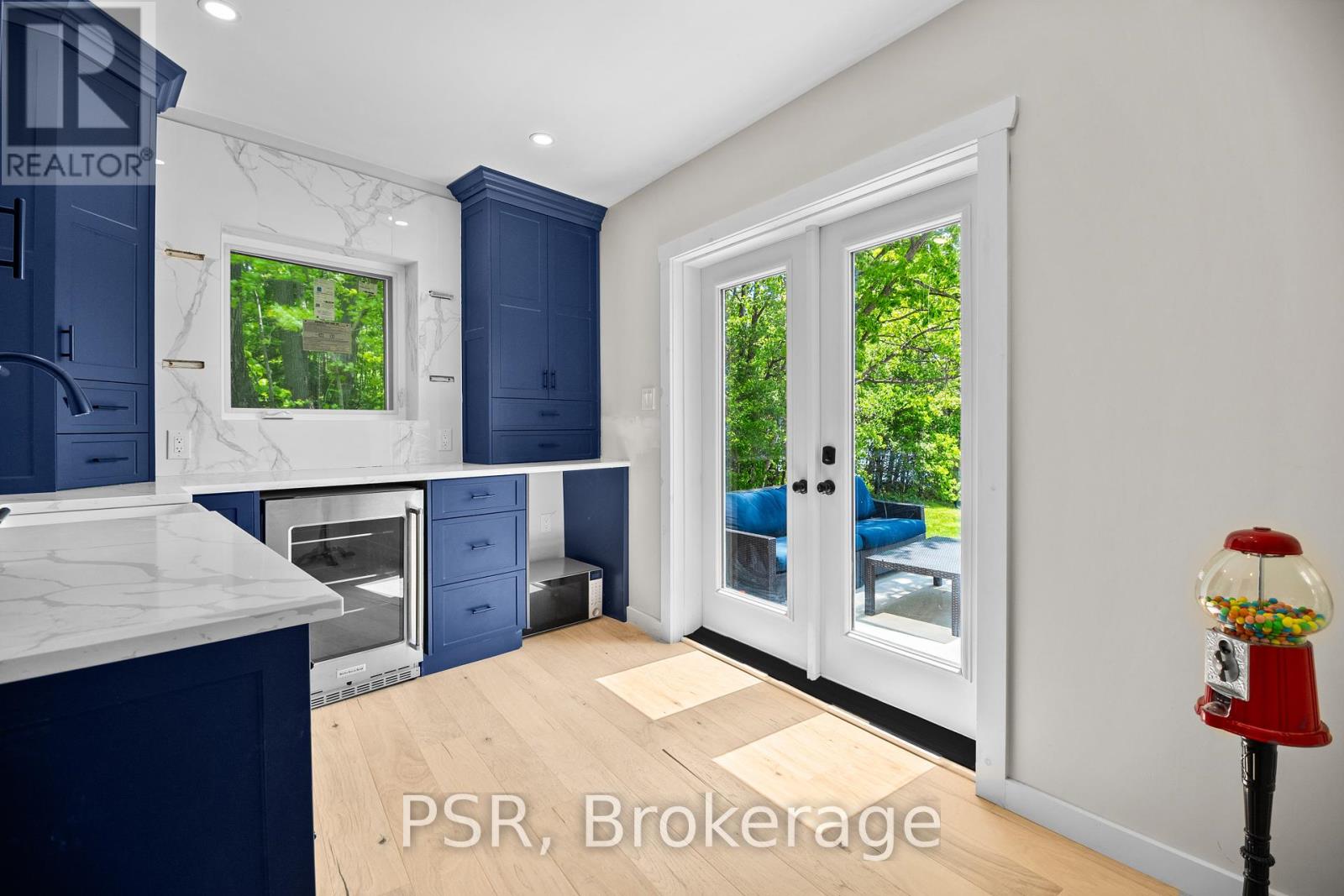 1030 South Sunset Bay Road, Gravenhurst, Ontario  P1P 1R2 - Photo 32 - X12196722