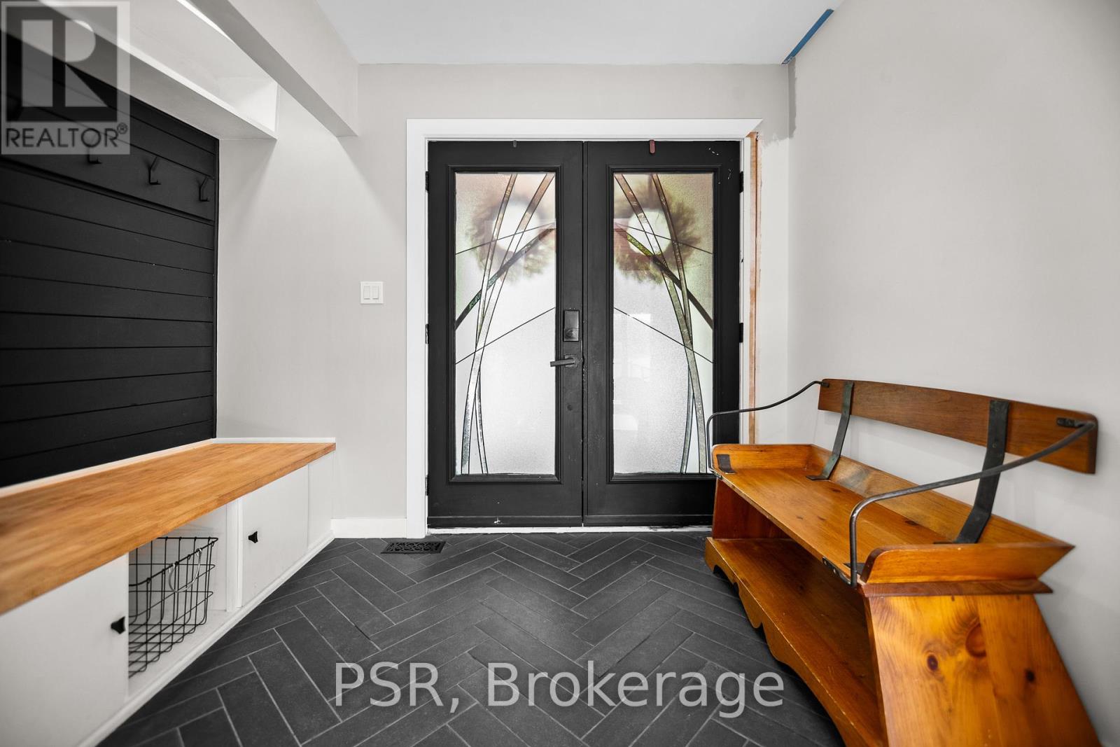 1030 South Sunset Bay Road, Gravenhurst, Ontario  P1P 1R2 - Photo 9 - X12196722