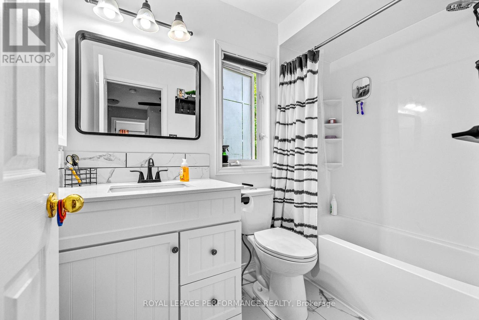 13 Milner Downs Crescent, Ottawa, Ontario  K2M 2S3 - Photo 24 - X12196685