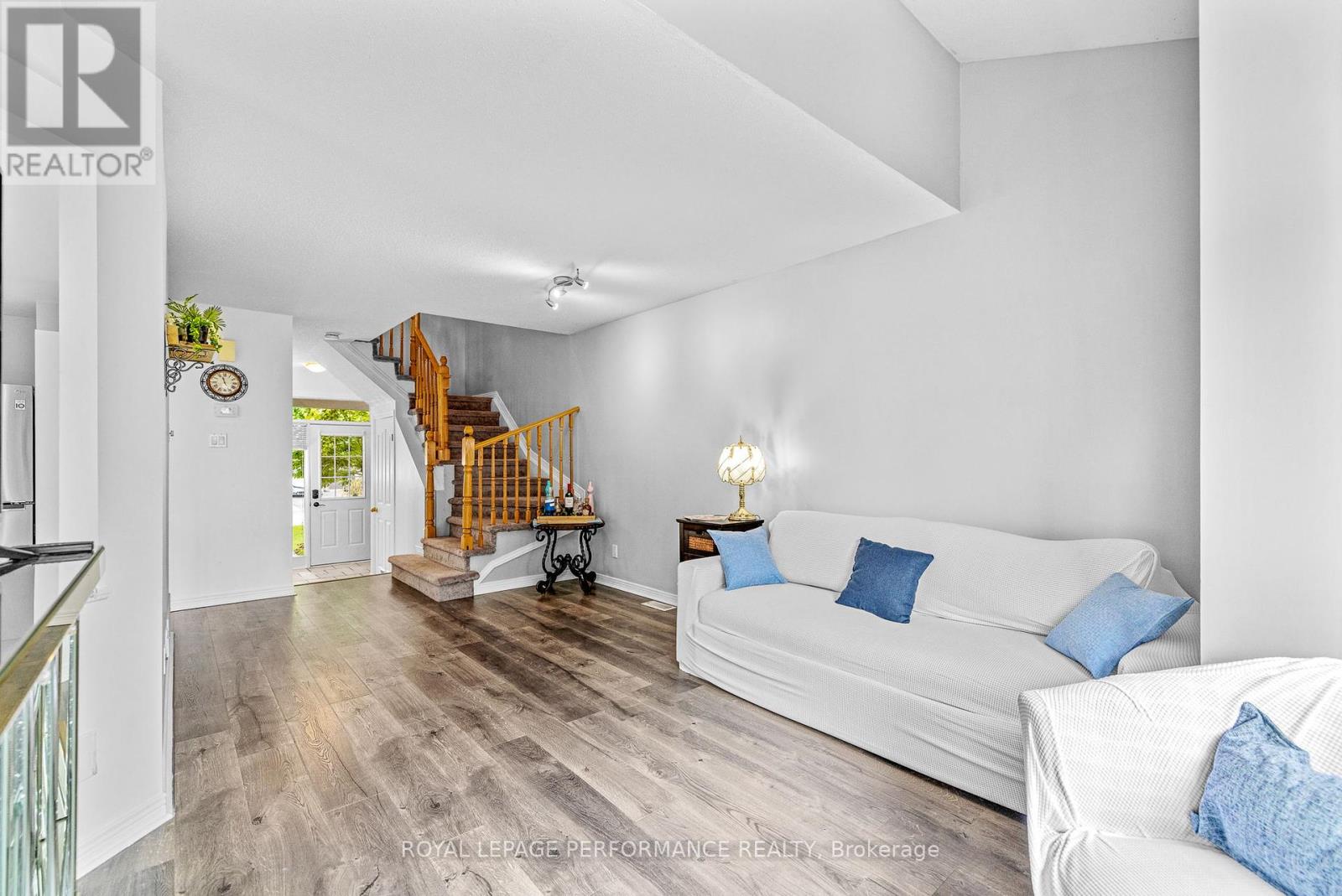 13 Milner Downs Crescent, Ottawa, Ontario  K2M 2S3 - Photo 3 - X12196685