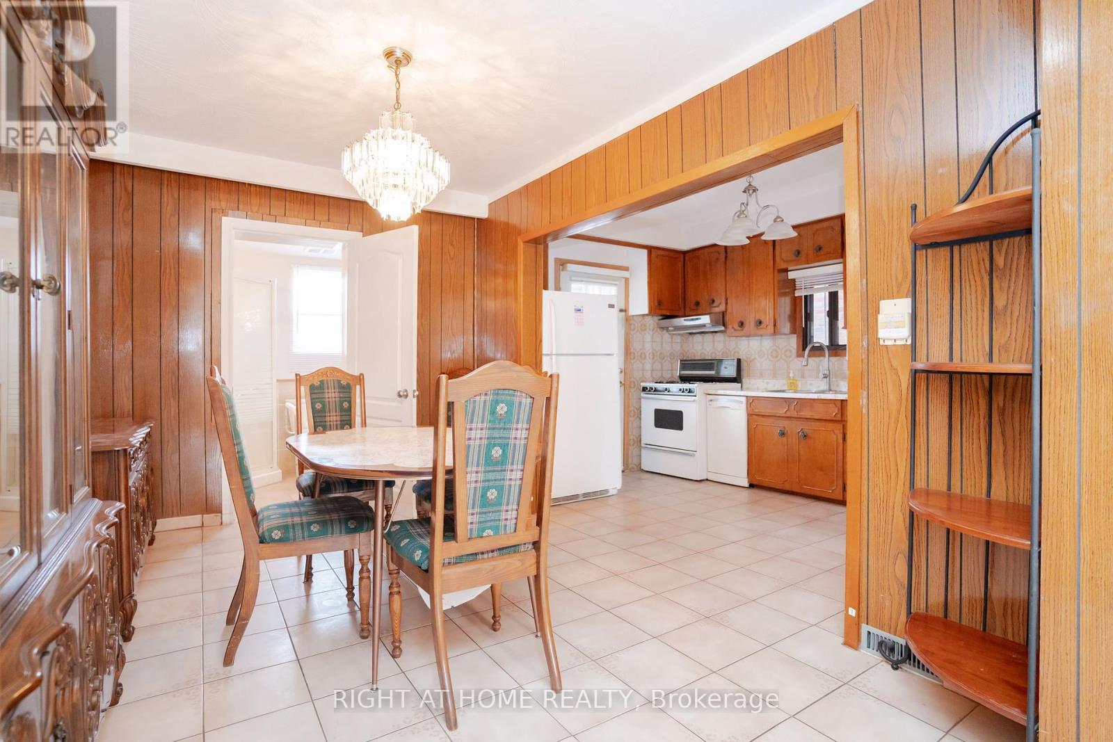 610 Lauder Avenue, Toronto, Ontario  M6E 3J7 - Photo 11 - C12196710