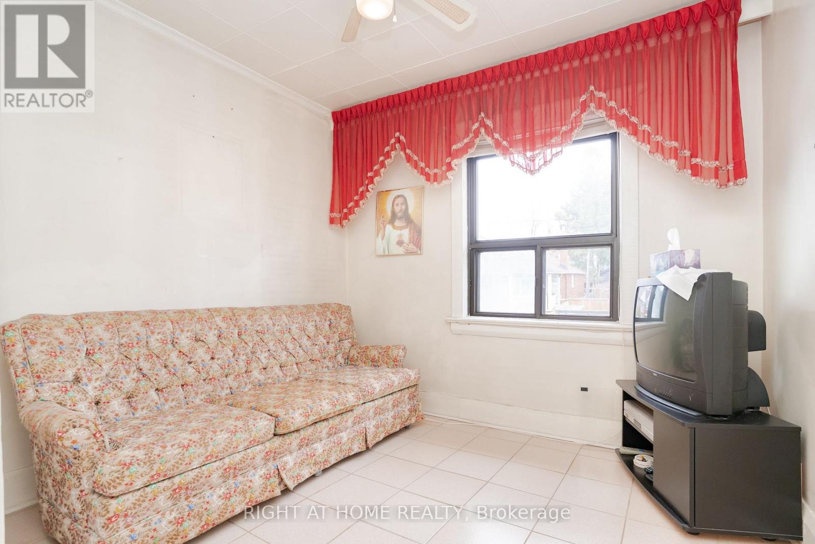 610 Lauder Avenue, Toronto, Ontario  M6E 3J7 - Photo 23 - C12196710