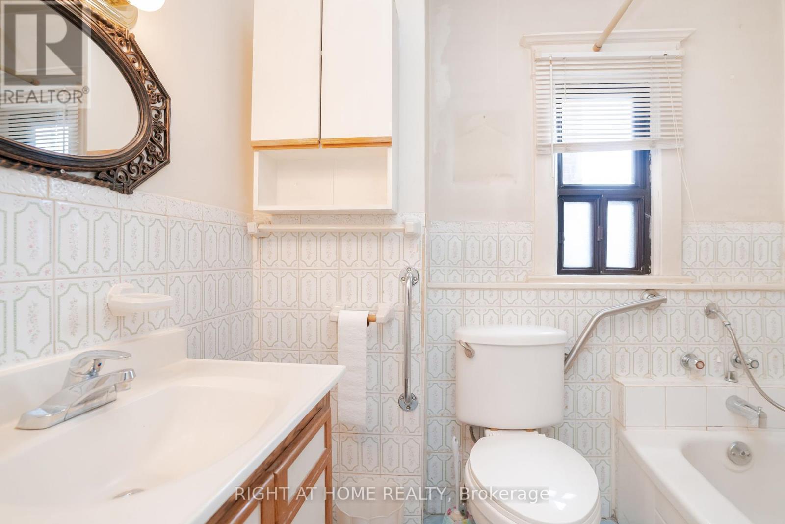 610 Lauder Avenue, Toronto, Ontario  M6E 3J7 - Photo 24 - C12196710