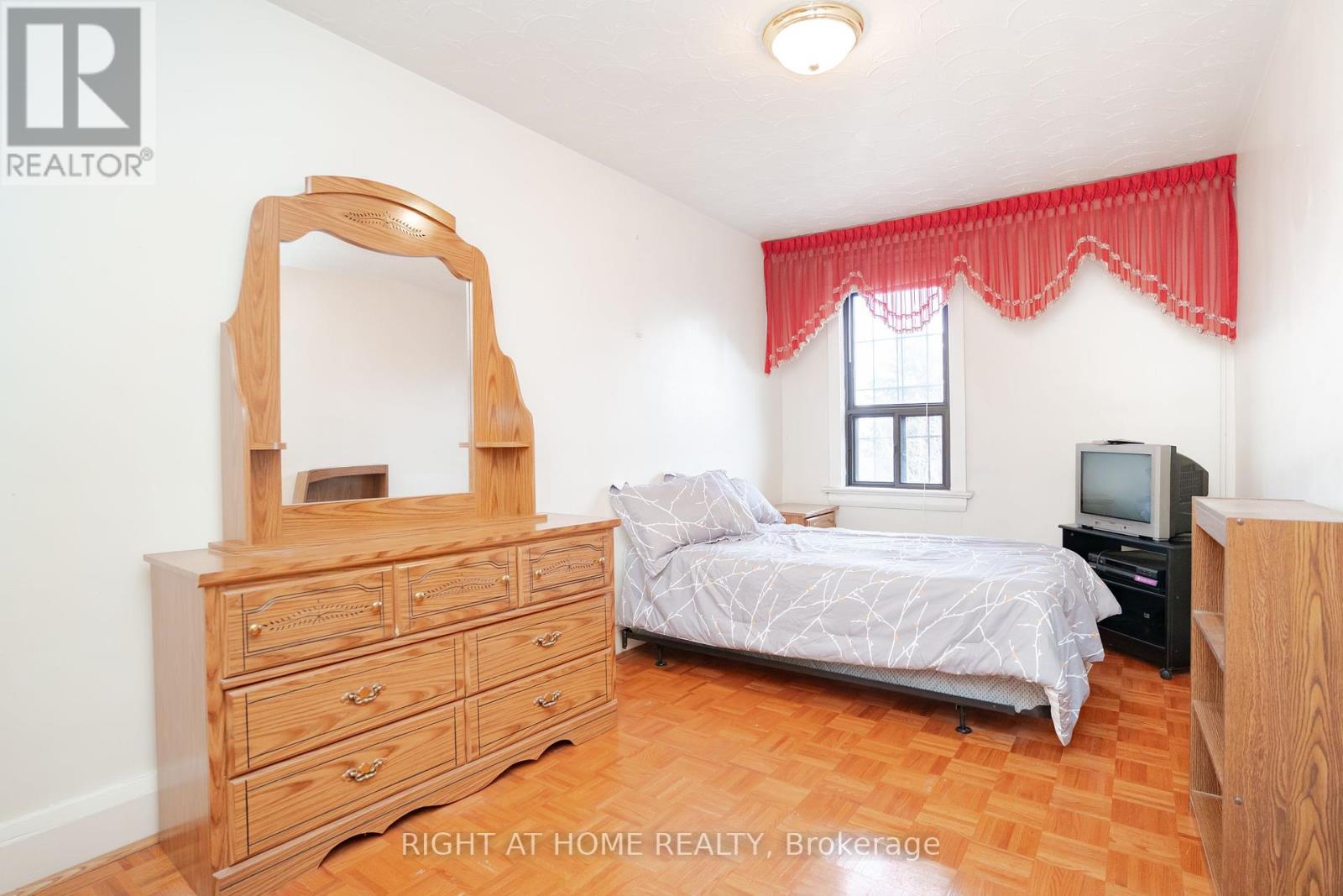 610 Lauder Avenue, Toronto, Ontario  M6E 3J7 - Photo 25 - C12196710
