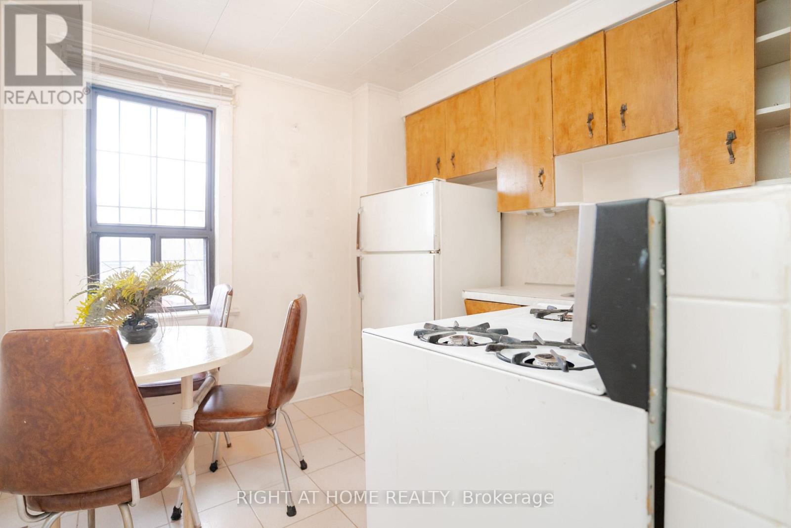 610 Lauder Avenue, Toronto, Ontario  M6E 3J7 - Photo 27 - C12196710