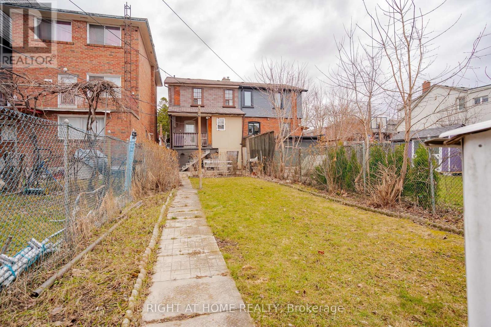 610 Lauder Avenue, Toronto, Ontario  M6E 3J7 - Photo 36 - C12196710