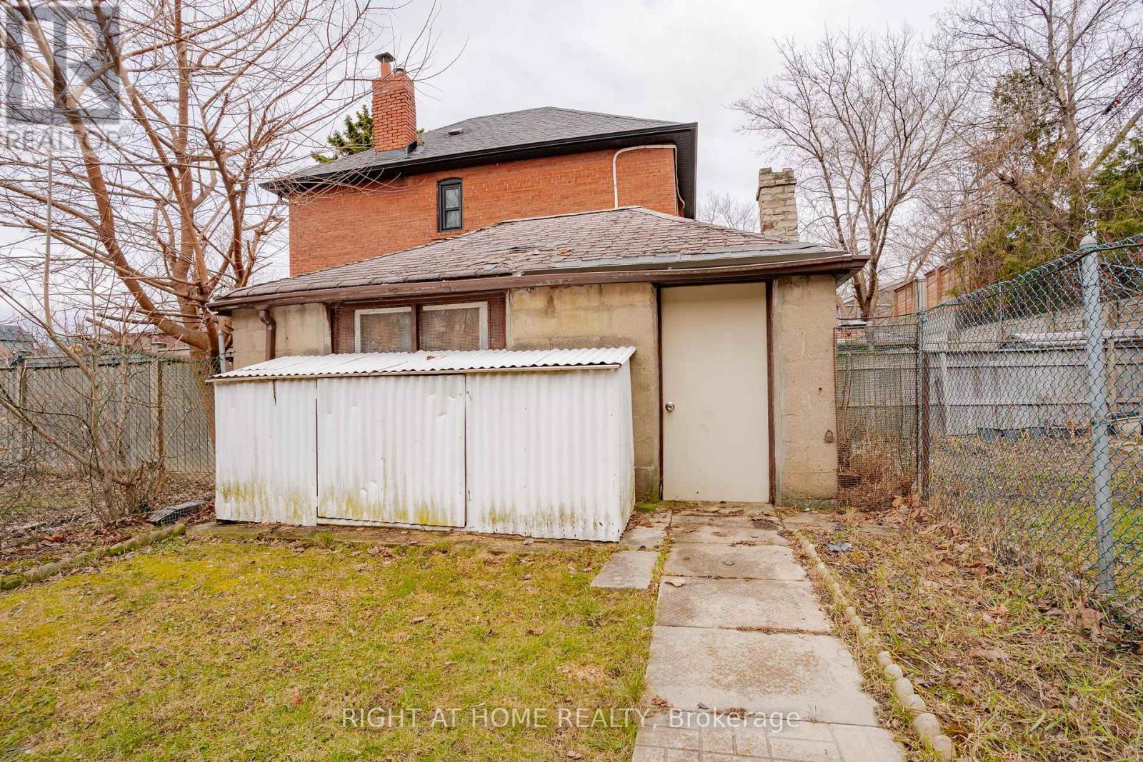 610 Lauder Avenue, Toronto, Ontario  M6E 3J7 - Photo 37 - C12196710