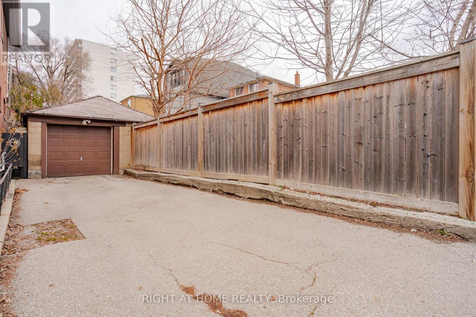 610 Lauder Avenue, Toronto, Ontario  M6E 3J7 - Photo 38 - C12196710