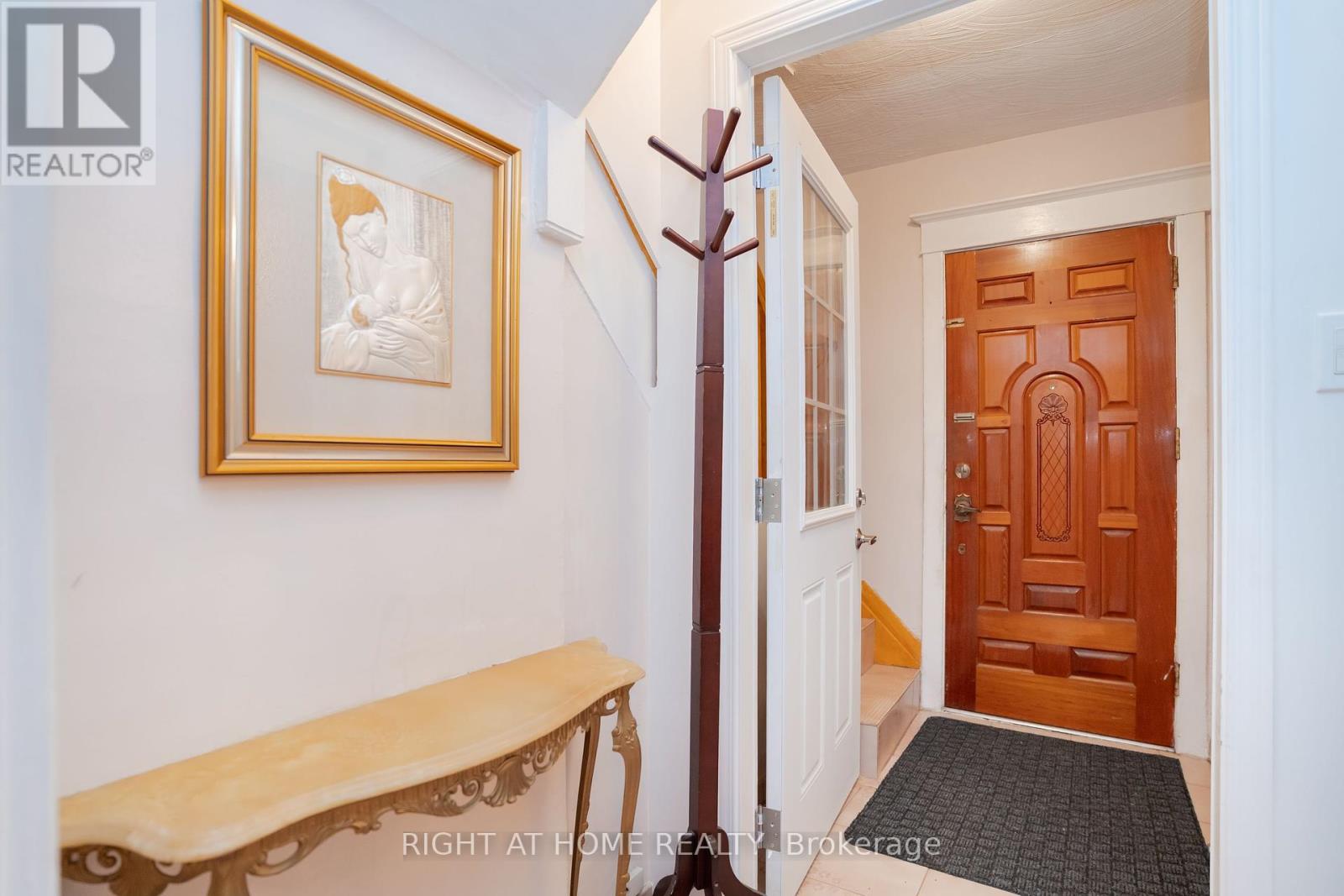 610 Lauder Avenue, Toronto, Ontario  M6E 3J7 - Photo 6 - C12196710