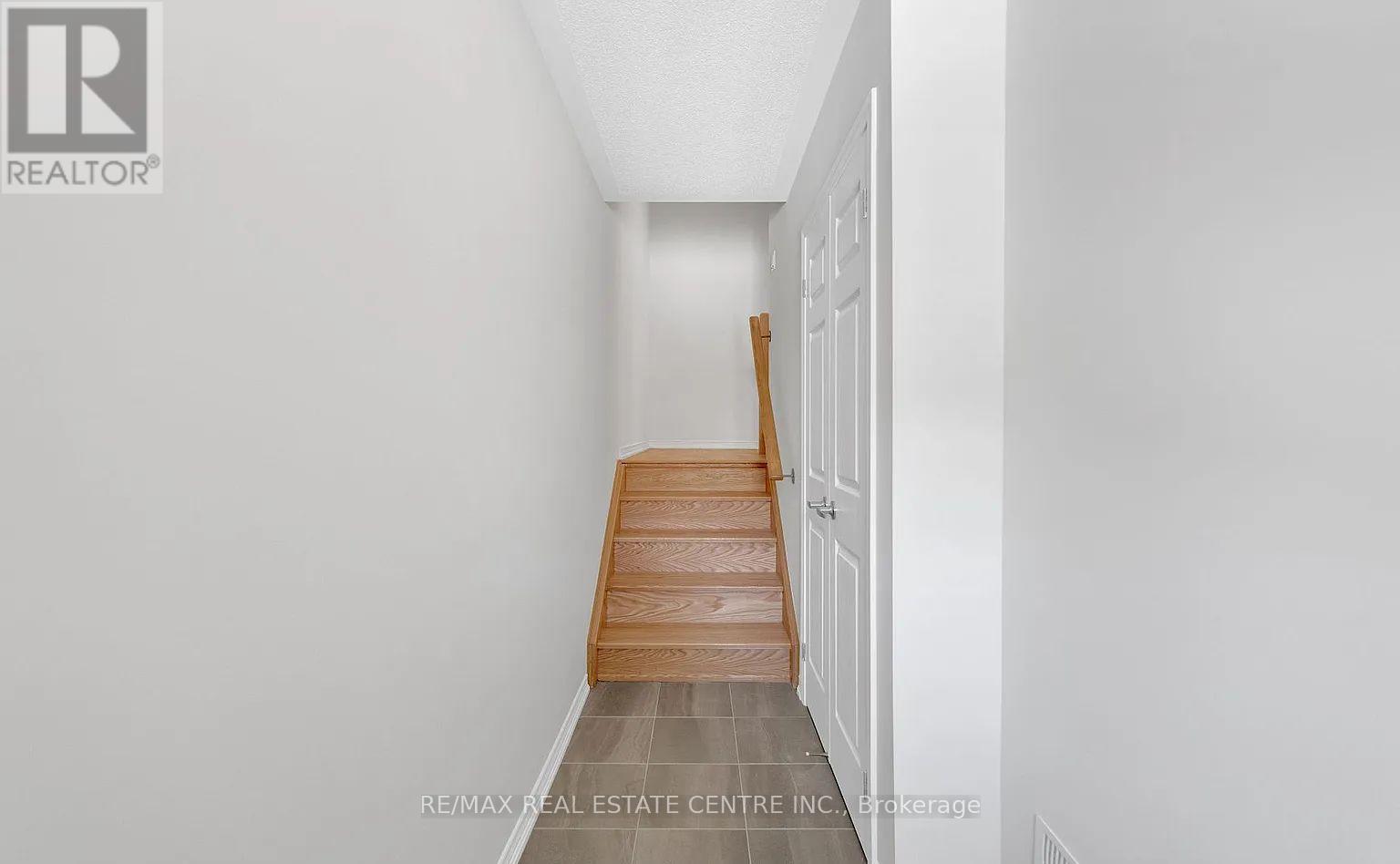 302 Coronation Road, Whitby, Ontario  L1P 0K8 - Photo 3 - E12196661