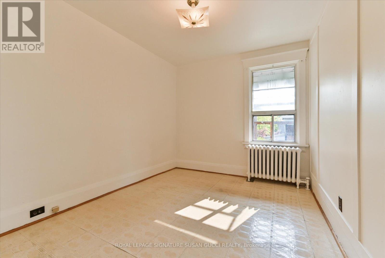 790 Coxwell Avenue, Toronto, Ontario  M4C 3E2 - Photo 21 - E12196692