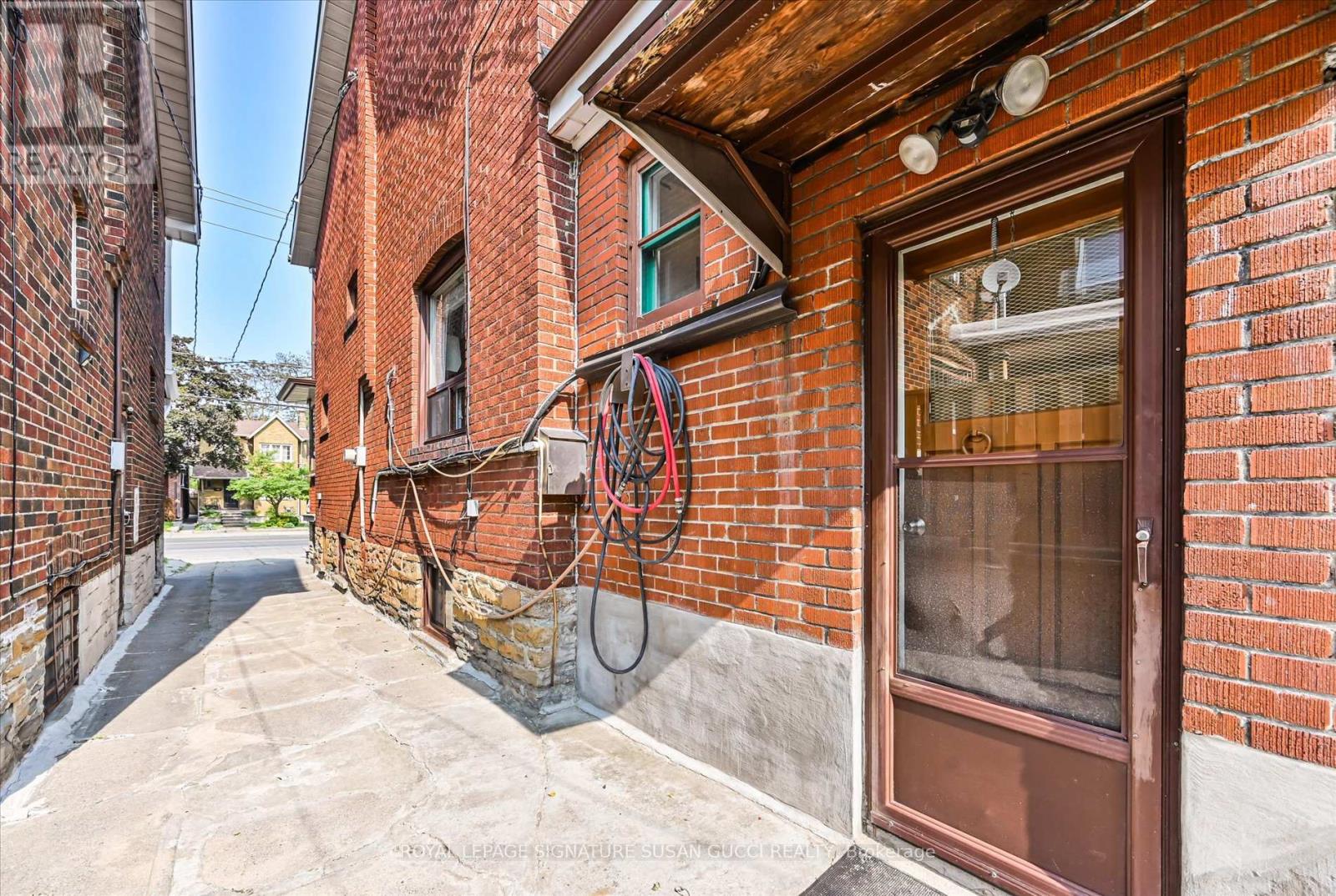 790 Coxwell Avenue, Toronto, Ontario  M4C 3E2 - Photo 28 - E12196692