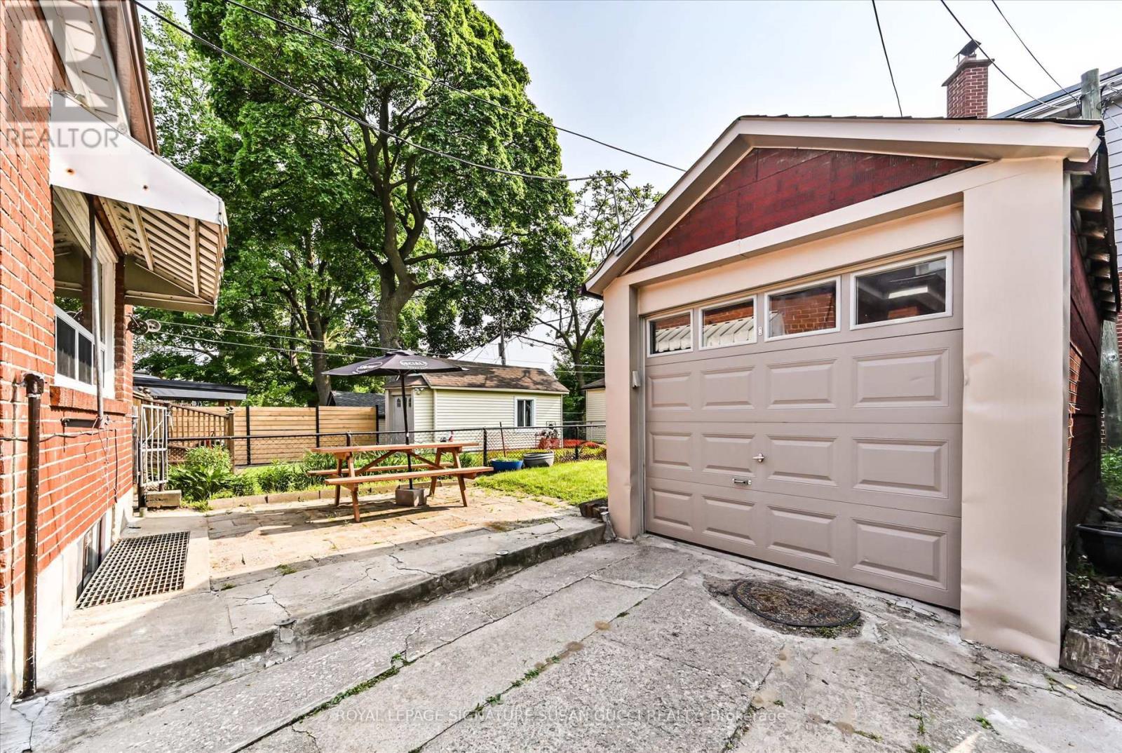 790 Coxwell Avenue, Toronto, Ontario  M4C 3E2 - Photo 29 - E12196692
