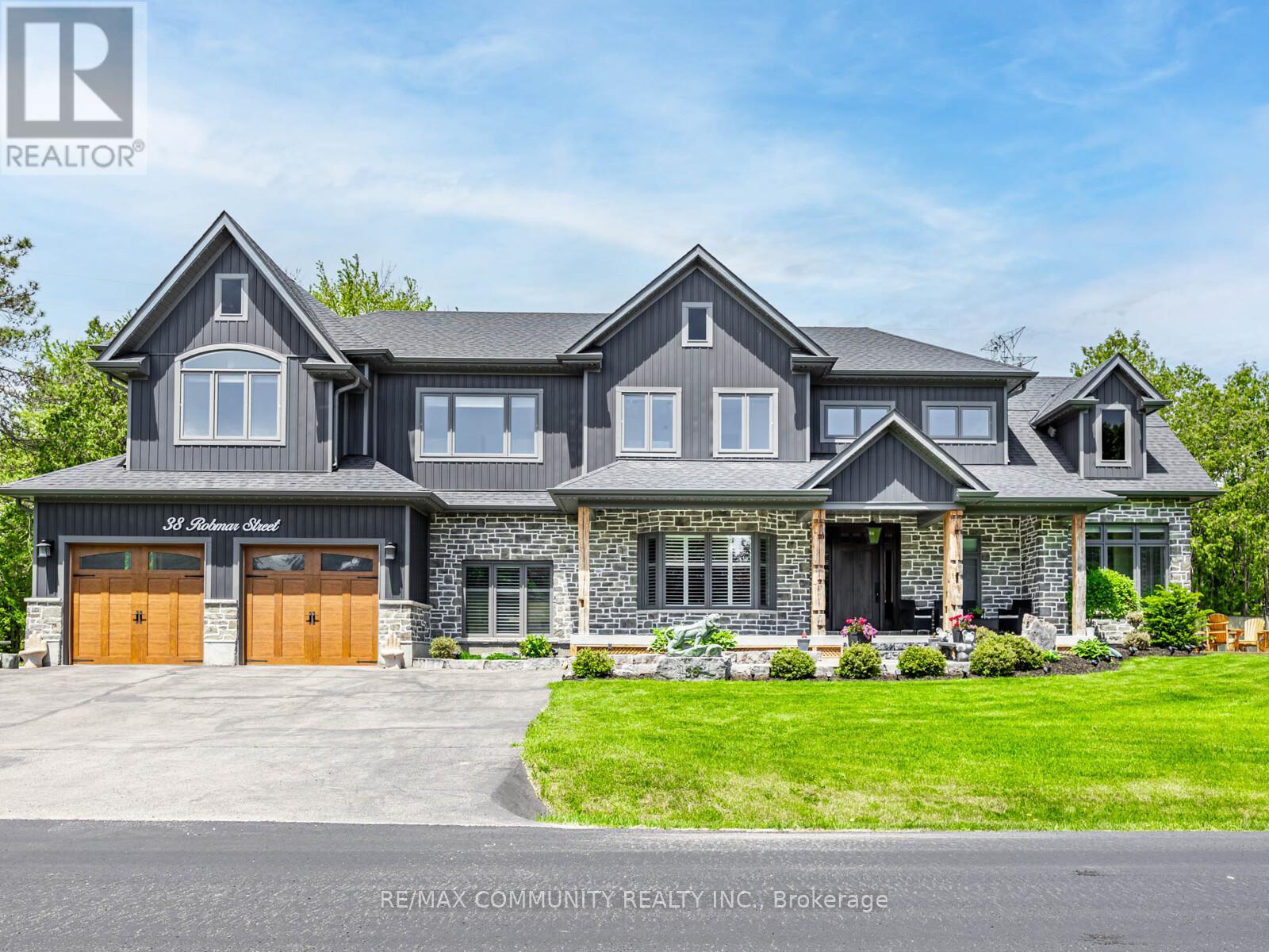 38 ROBMAR STREET E, Whitby, Ontario