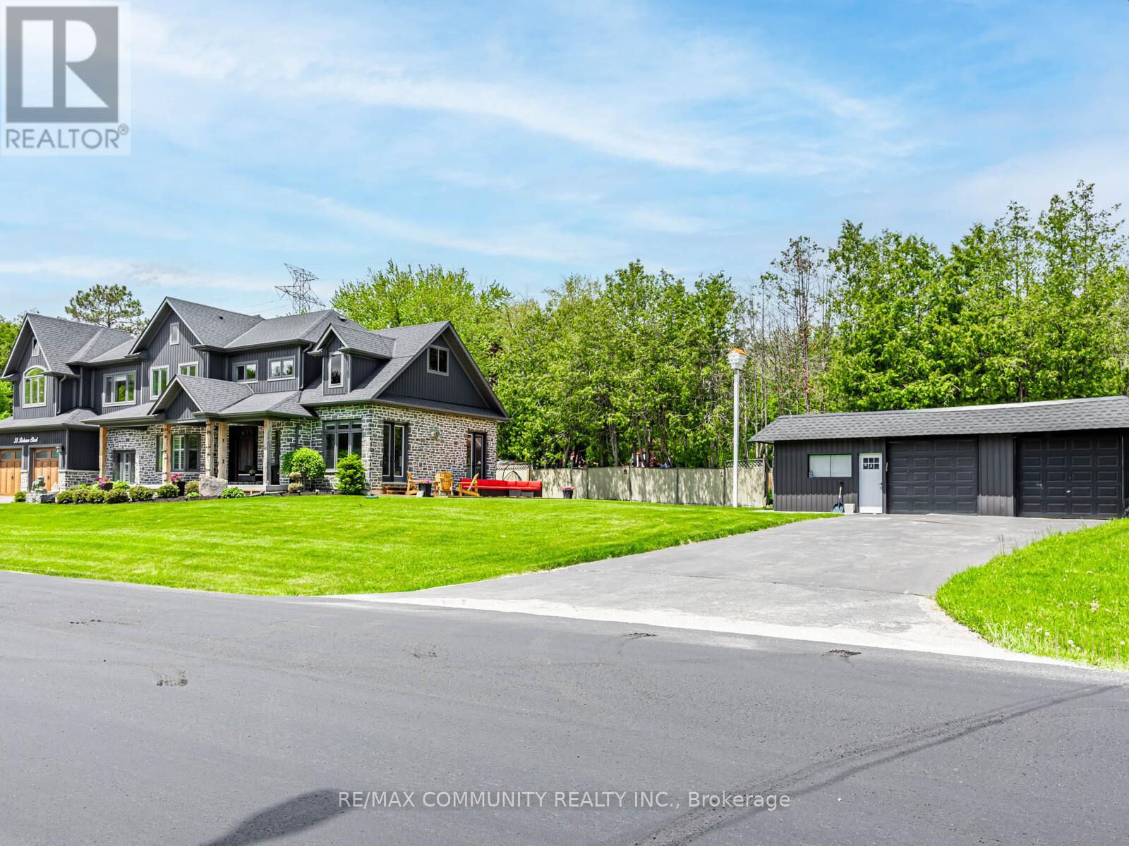 Property at 38 ROBMAR STREET E image 3