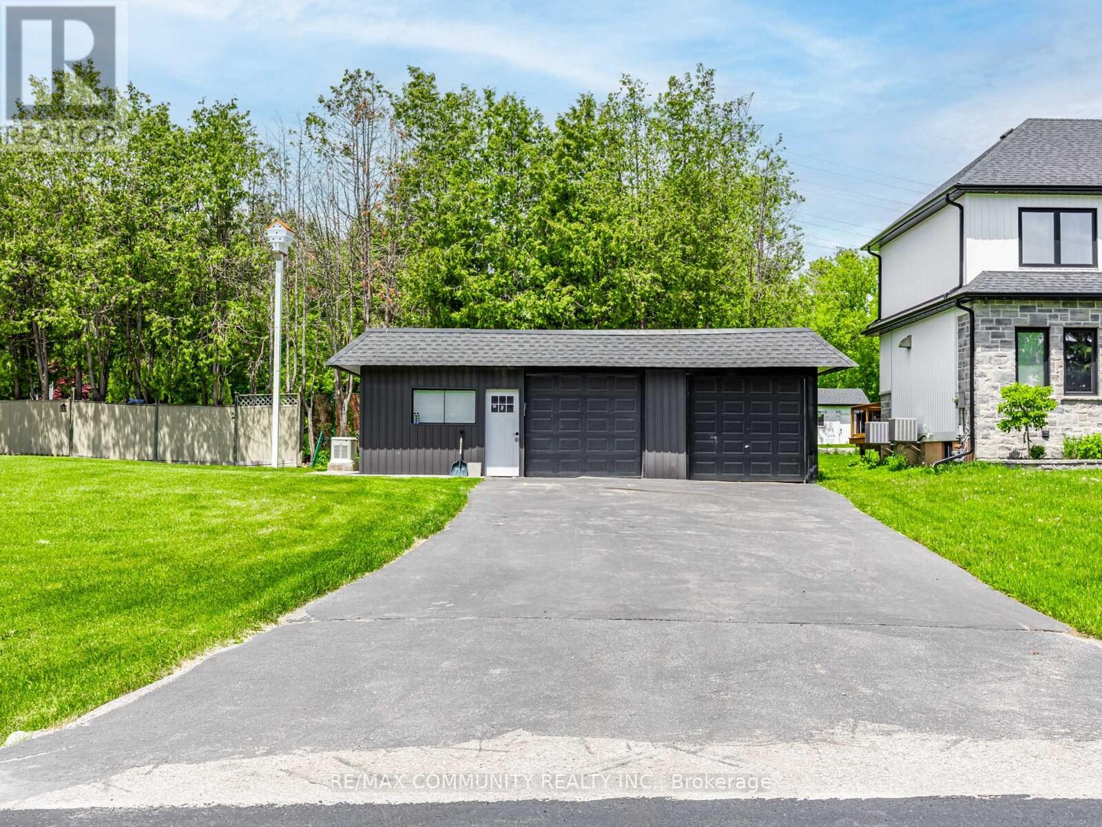 Property at 38 ROBMAR STREET E image 4