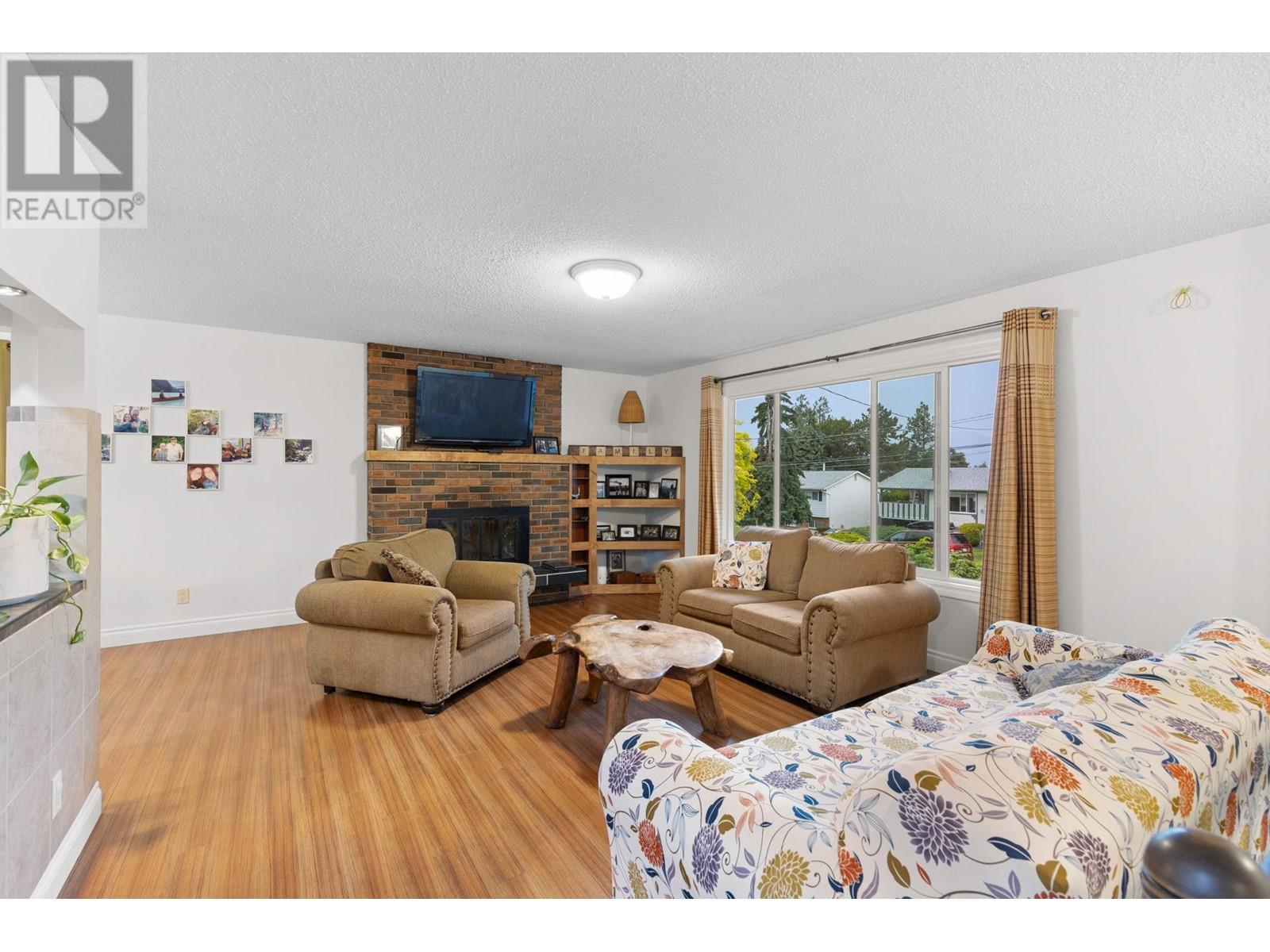 Property at 853 Hammer Avenue image 4