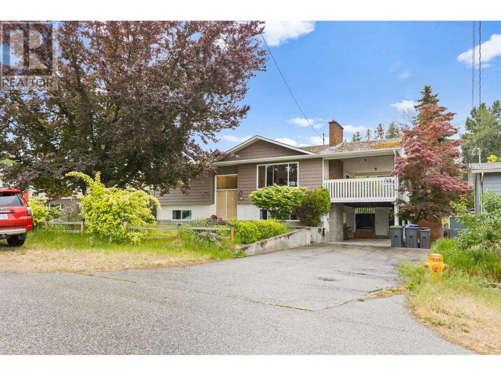 853 Hammer Avenue, Kelowna, British Columbia
