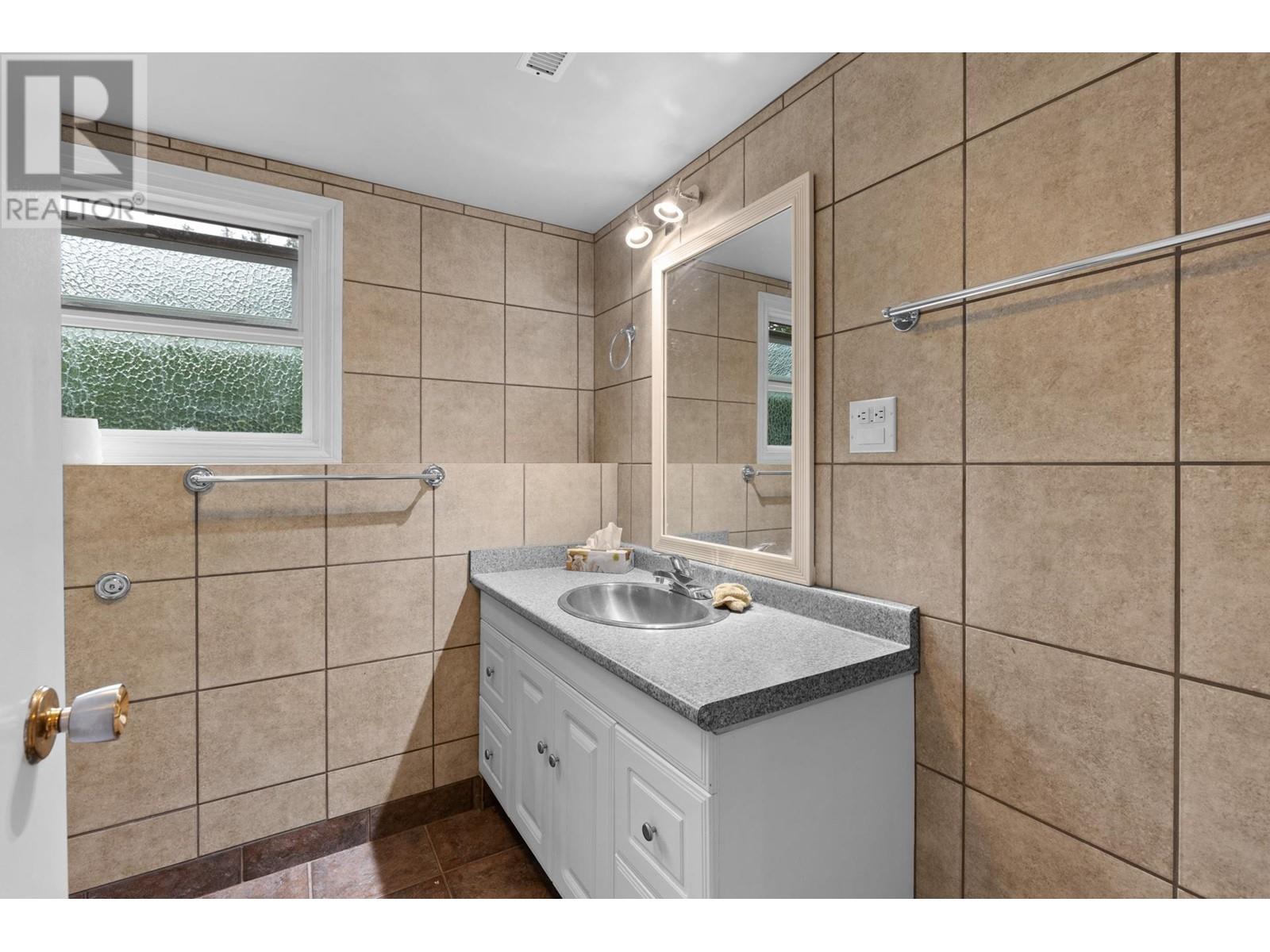 853 Hammer Avenue, Kelowna, British Columbia  V1W 2B7 - Photo 35 - 10350793