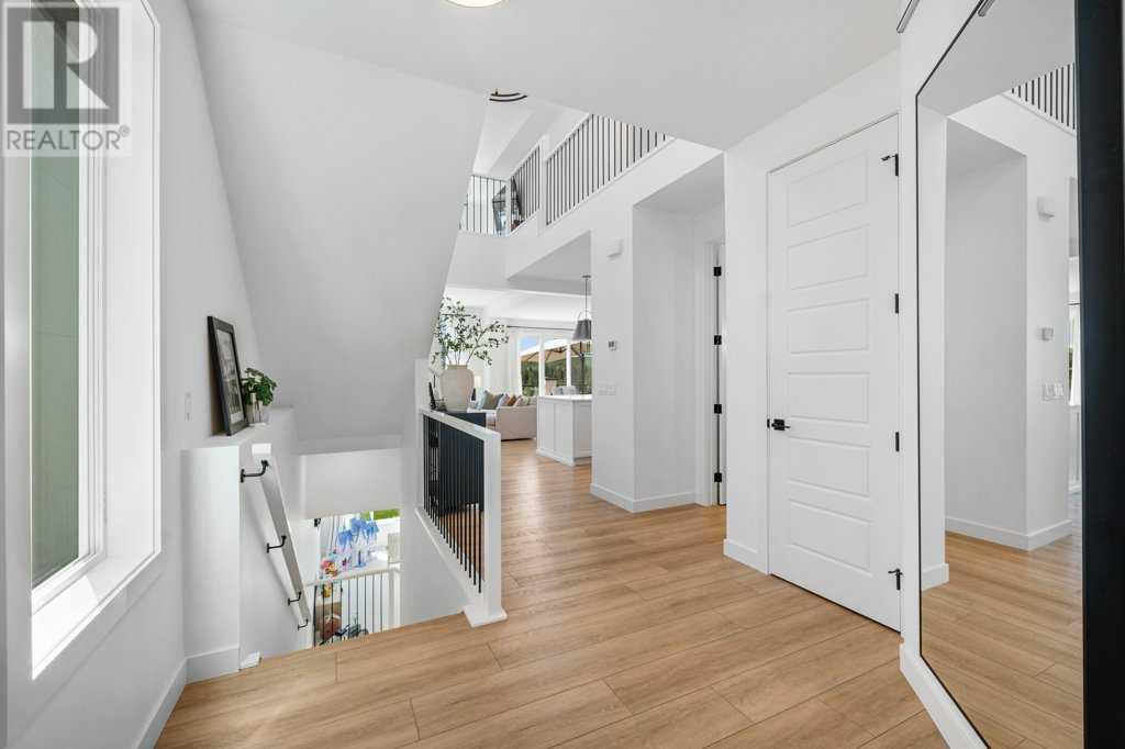 Property at 900 Cranbrook Gardens SE image 3