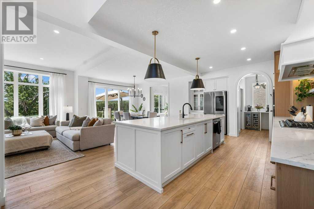 Property at 900 Cranbrook Gardens SE image 5