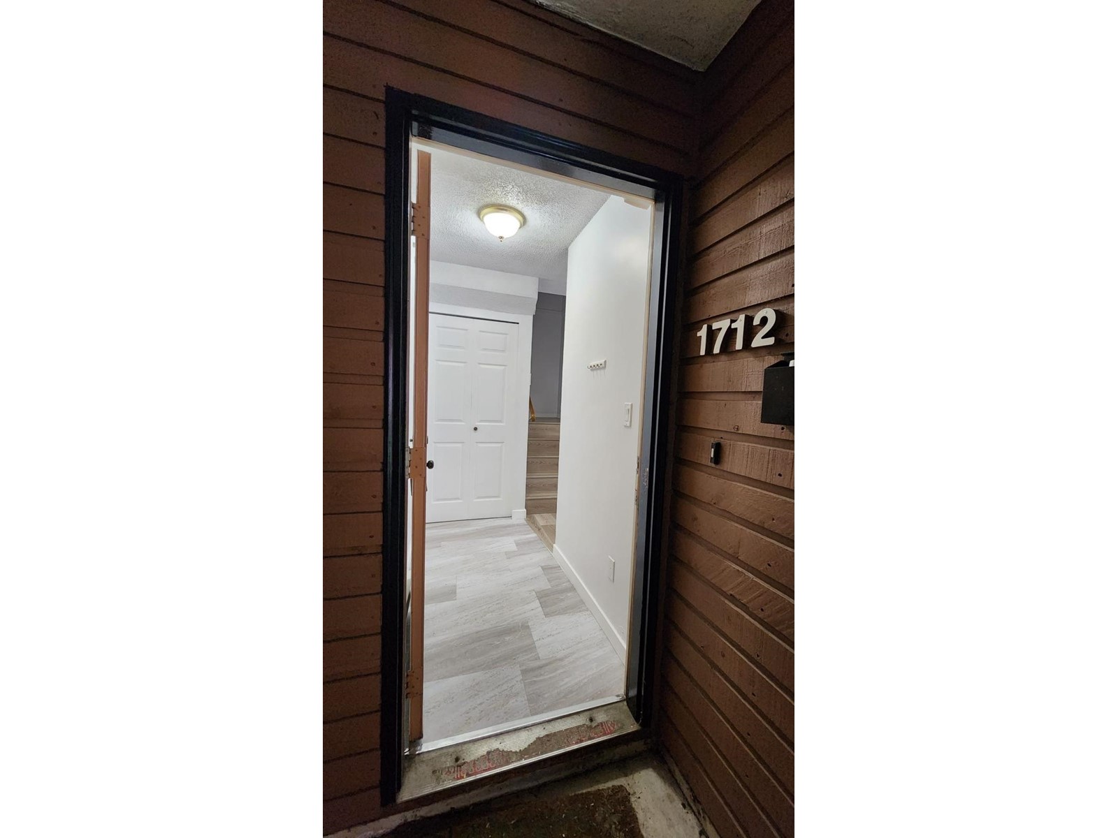 1712 10620 150 Street, Surrey, British Columbia  V3R 7K2 - Photo 2 - R3009759