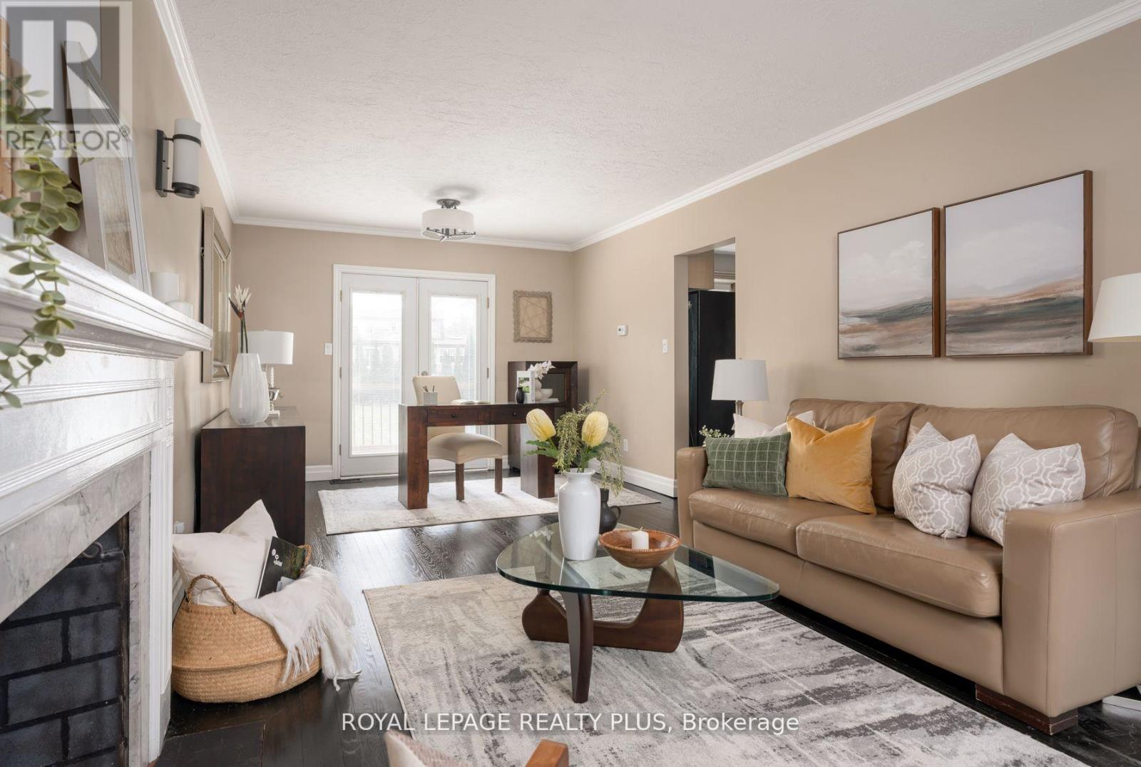 2034 Harvest Drive, Mississauga, Ontario  L4Y 1T6 - Photo 5 - W12196619