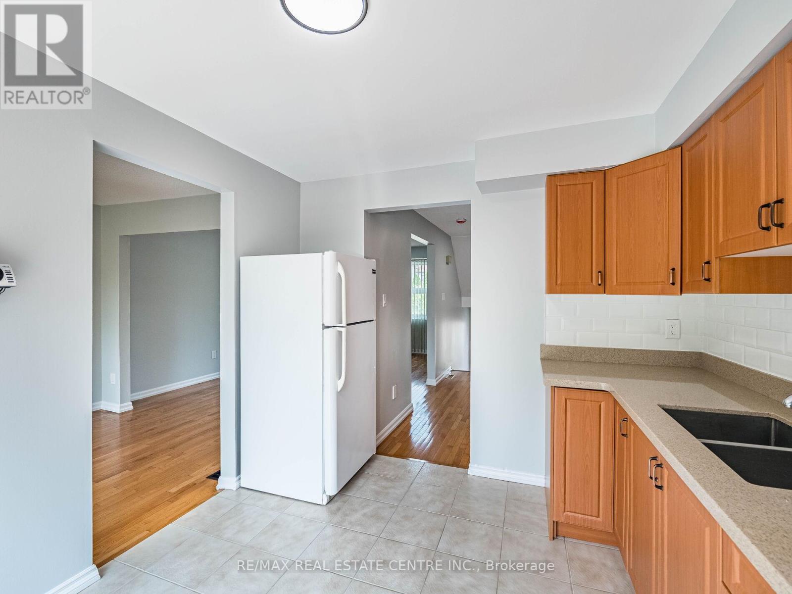 #12 - 1050 Shawnmarr Road, Mississauga (Port Credit), Ontario  L5H 3V1 - Photo 16 - W12196632