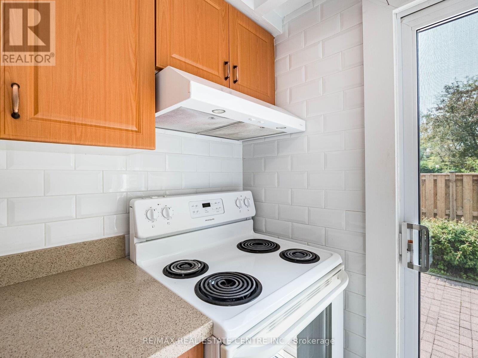 #12 - 1050 Shawnmarr Road, Mississauga (Port Credit), Ontario  L5H 3V1 - Photo 19 - W12196632