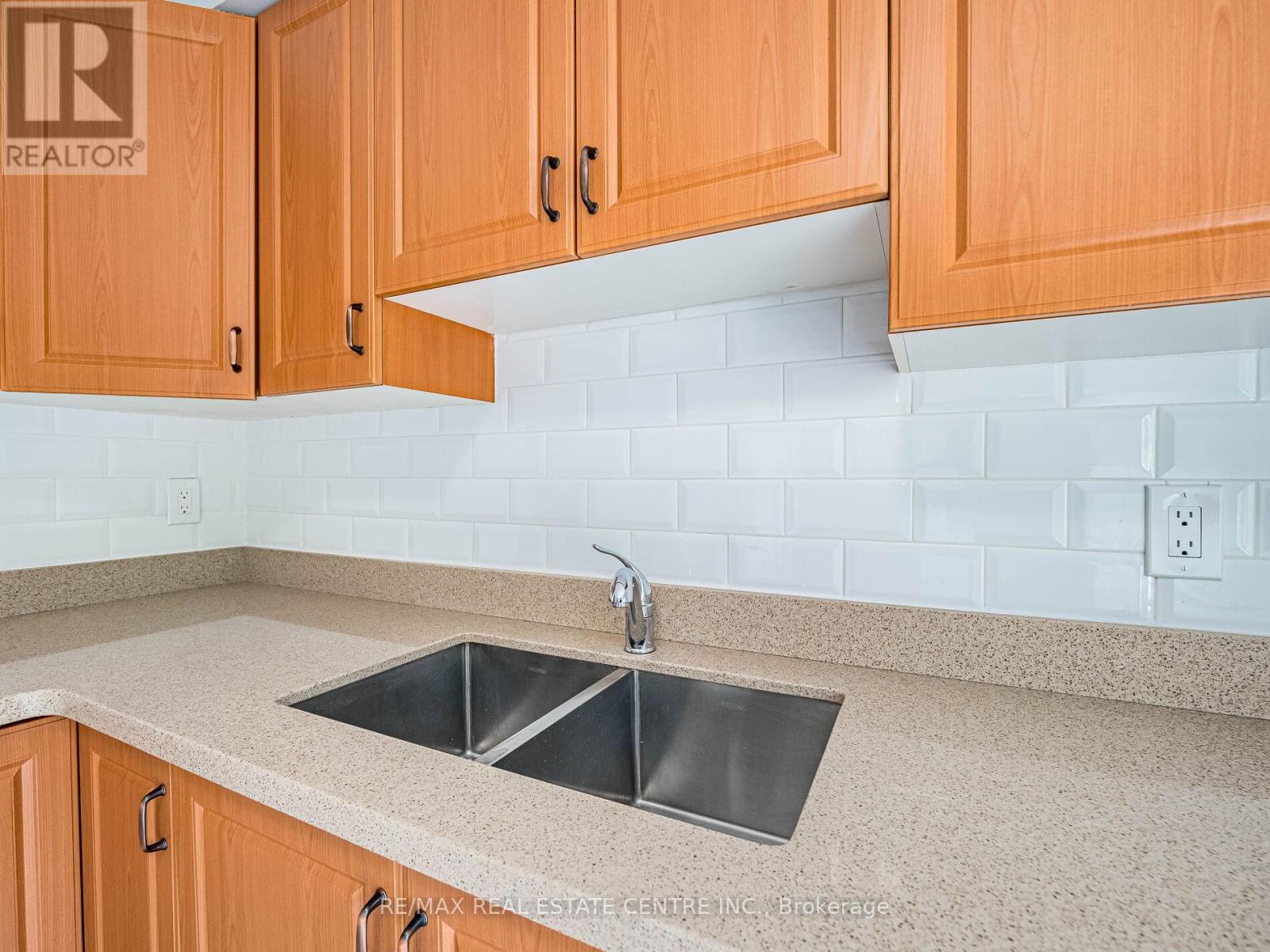 #12 - 1050 Shawnmarr Road, Mississauga (Port Credit), Ontario  L5H 3V1 - Photo 20 - W12196632